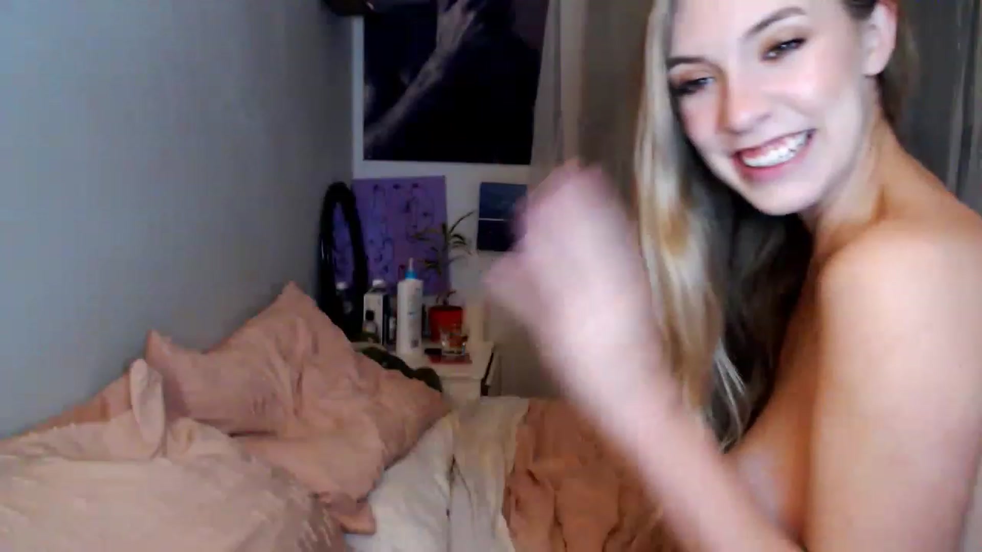 Gallery image thumbnail from Em_babyxx's myfreecams stream on, 01/20/2023, 06:23 image 3 of 20