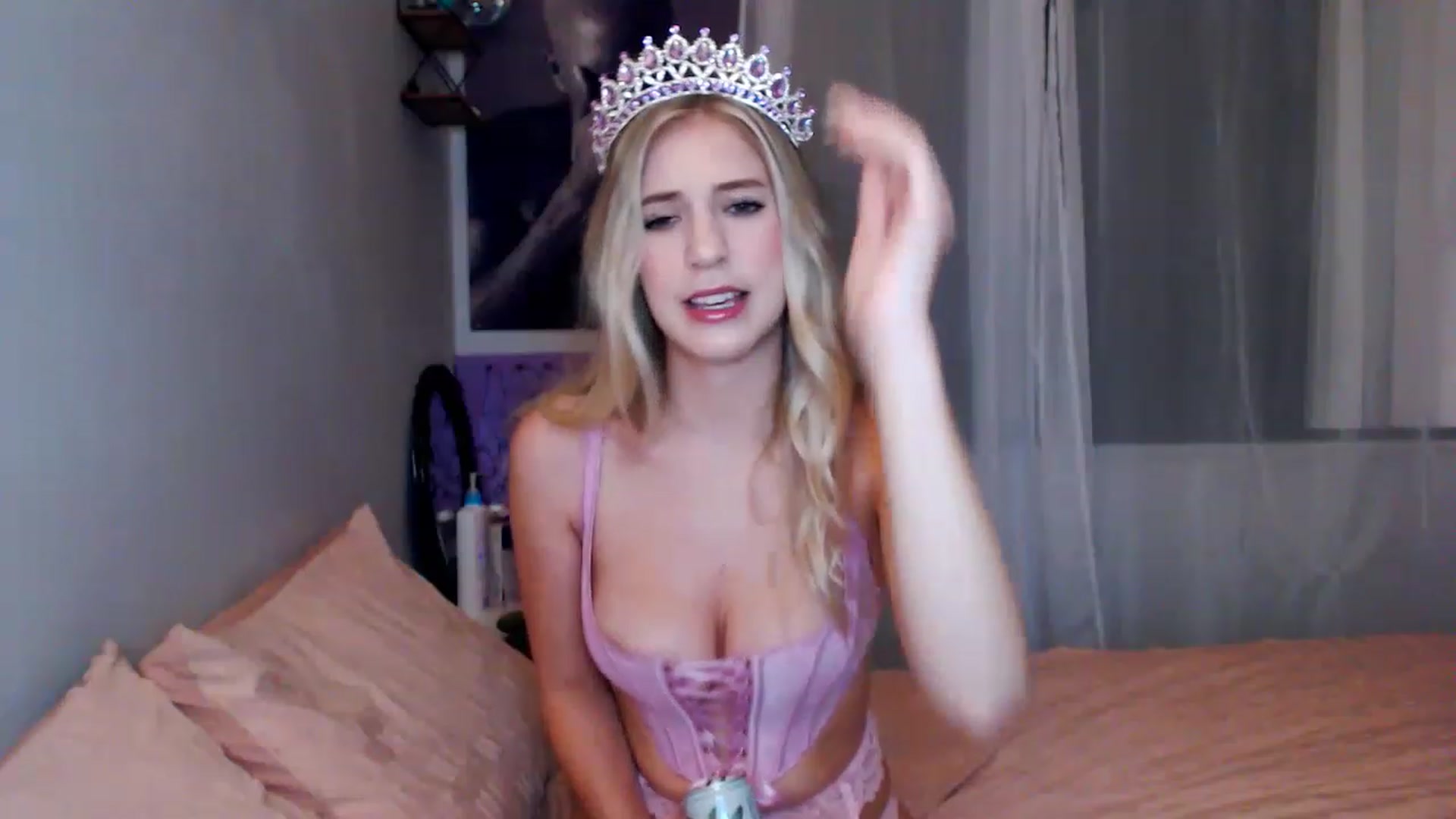Gallery image thumbnail from Em_babyxx's myfreecams stream on, 02/10/2023, 04:58 image 9 of 20