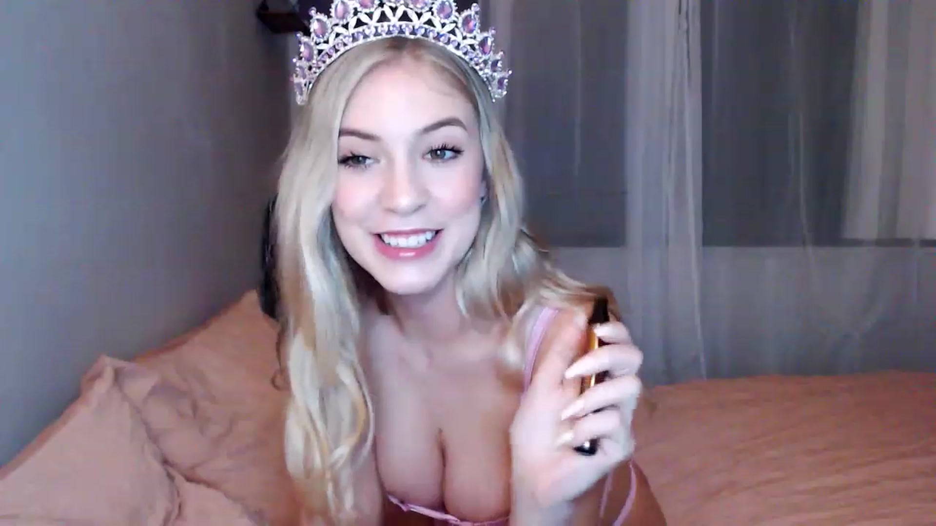 Gallery image thumbnail from Em_babyxx's myfreecams stream on, 02/10/2023, 04:58 image 18 of 20