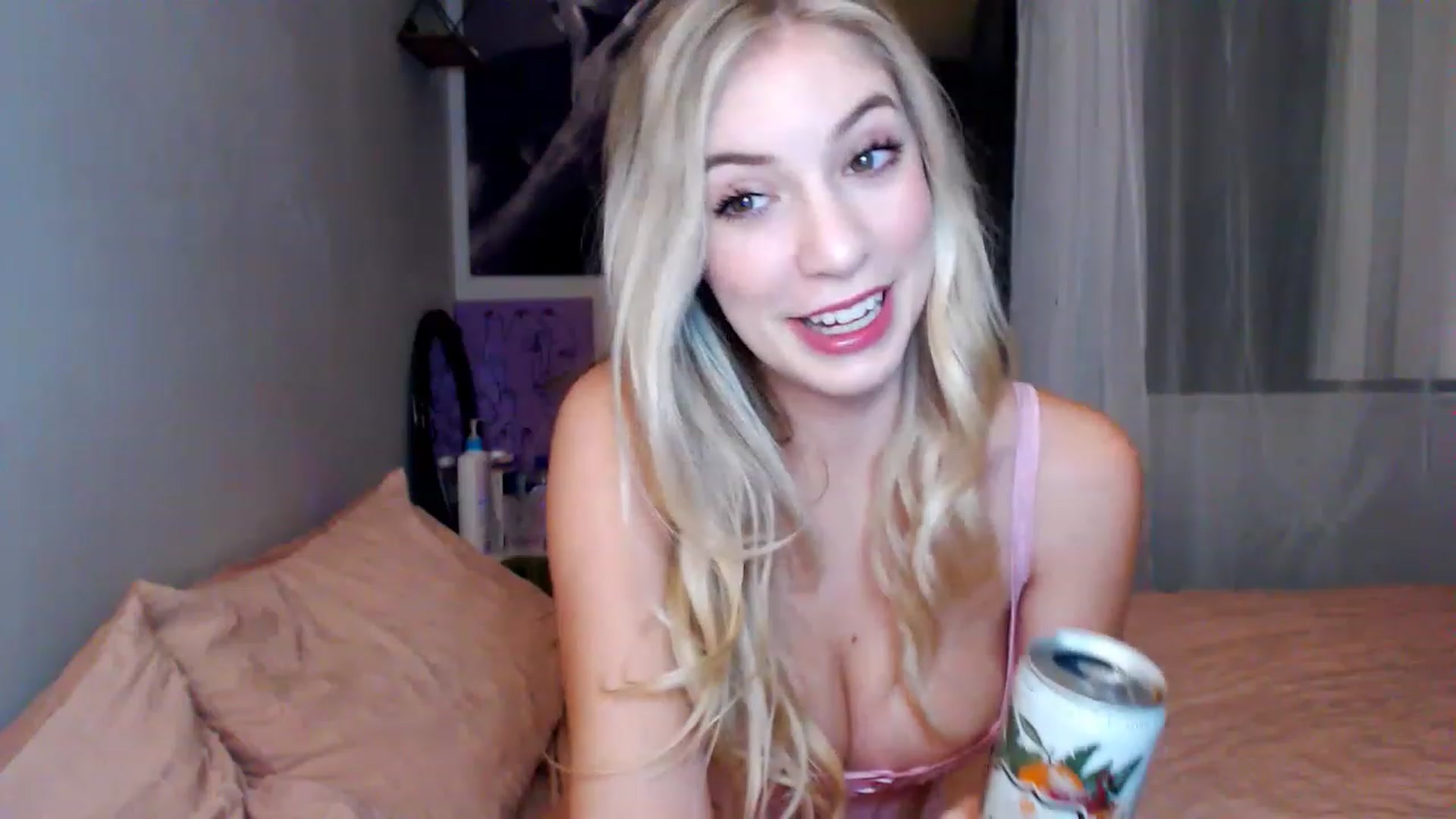 Gallery image thumbnail from Em_babyxx's myfreecams stream on, 02/10/2023, 05:30 image 18 of 20