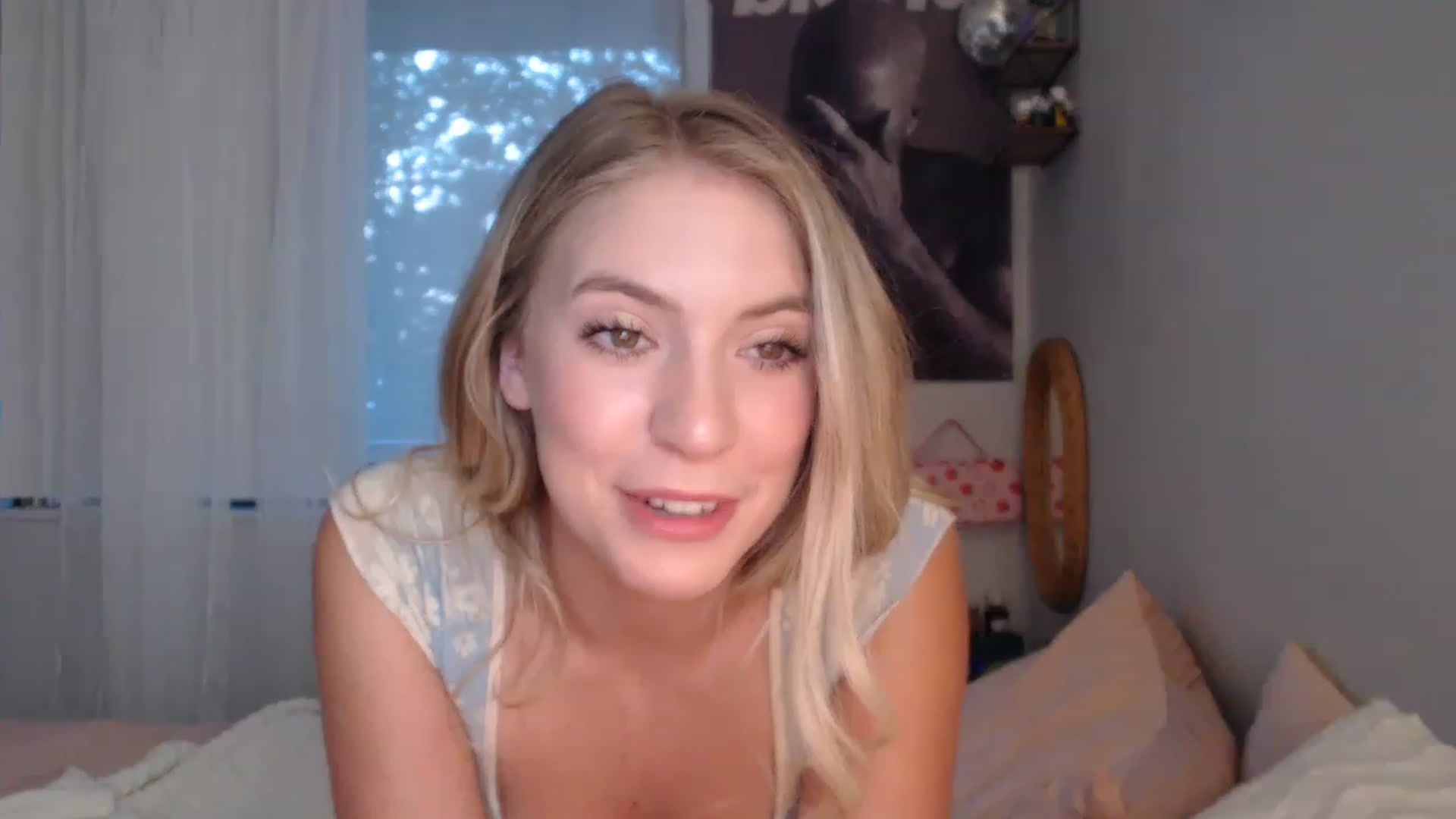 Gallery image thumbnail from Em_babyxx's myfreecams stream on, 06/01/2023, 04:18 image 15 of 20