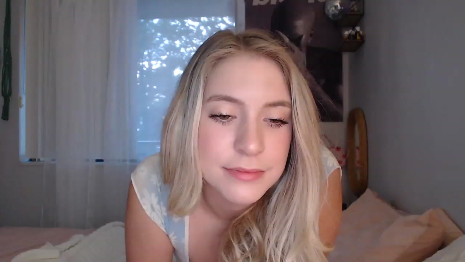 Gallery image thumbnail from Em_babyxx's myfreecams stream on, 06/01/2023, 04:18 image 1 of 20