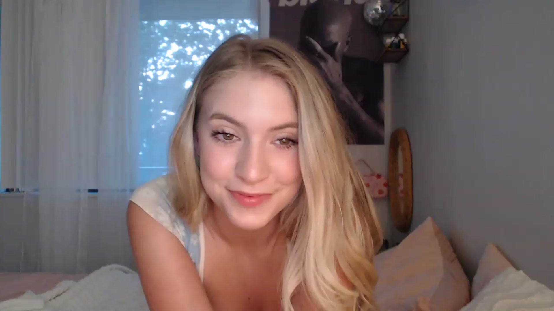 Gallery image thumbnail from Em_babyxx's myfreecams stream on, 06/01/2023, 04:18 image 5 of 20