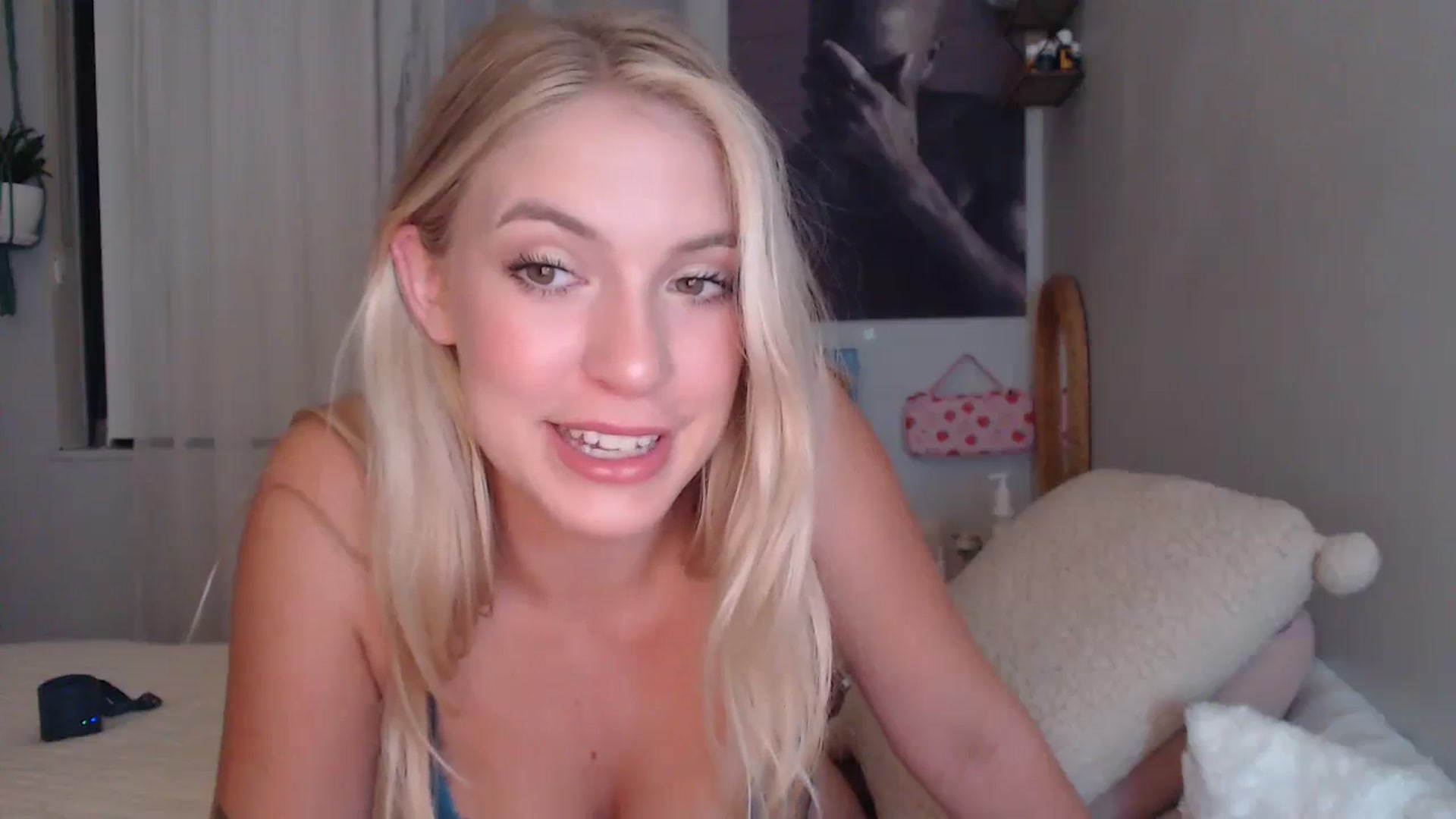 Gallery image thumbnail from Em_babyxx's myfreecams stream on, 07/28/2023, 05:03 image 6 of 20