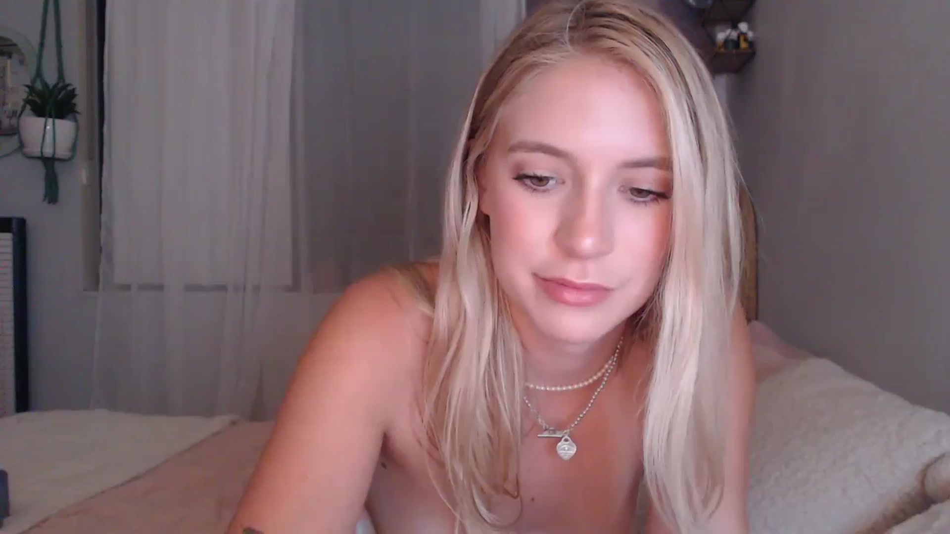 Gallery image thumbnail from Em_babyxx's myfreecams stream on, 08/05/2023, 05:08 image 2 of 20