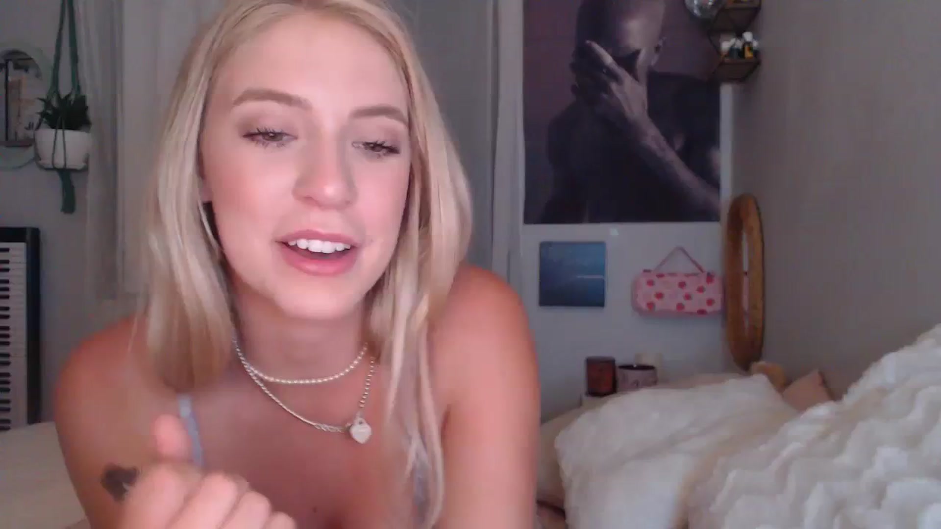Gallery image thumbnail from Em_babyxx's myfreecams stream on, 08/09/2023, 05:58 image 19 of 20