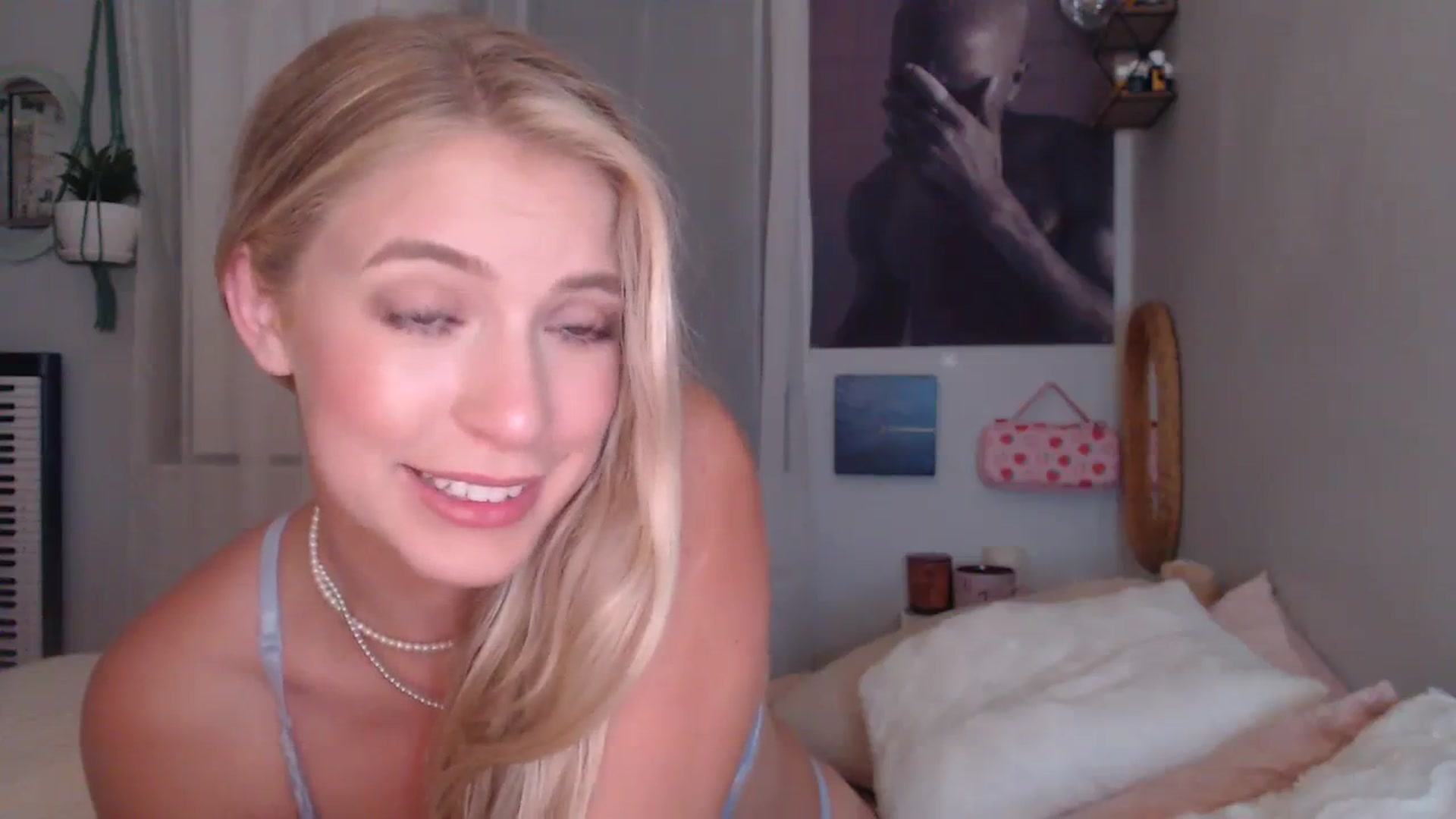 Gallery image thumbnail from Em_babyxx's myfreecams stream on, 08/09/2023, 05:58 image 15 of 20