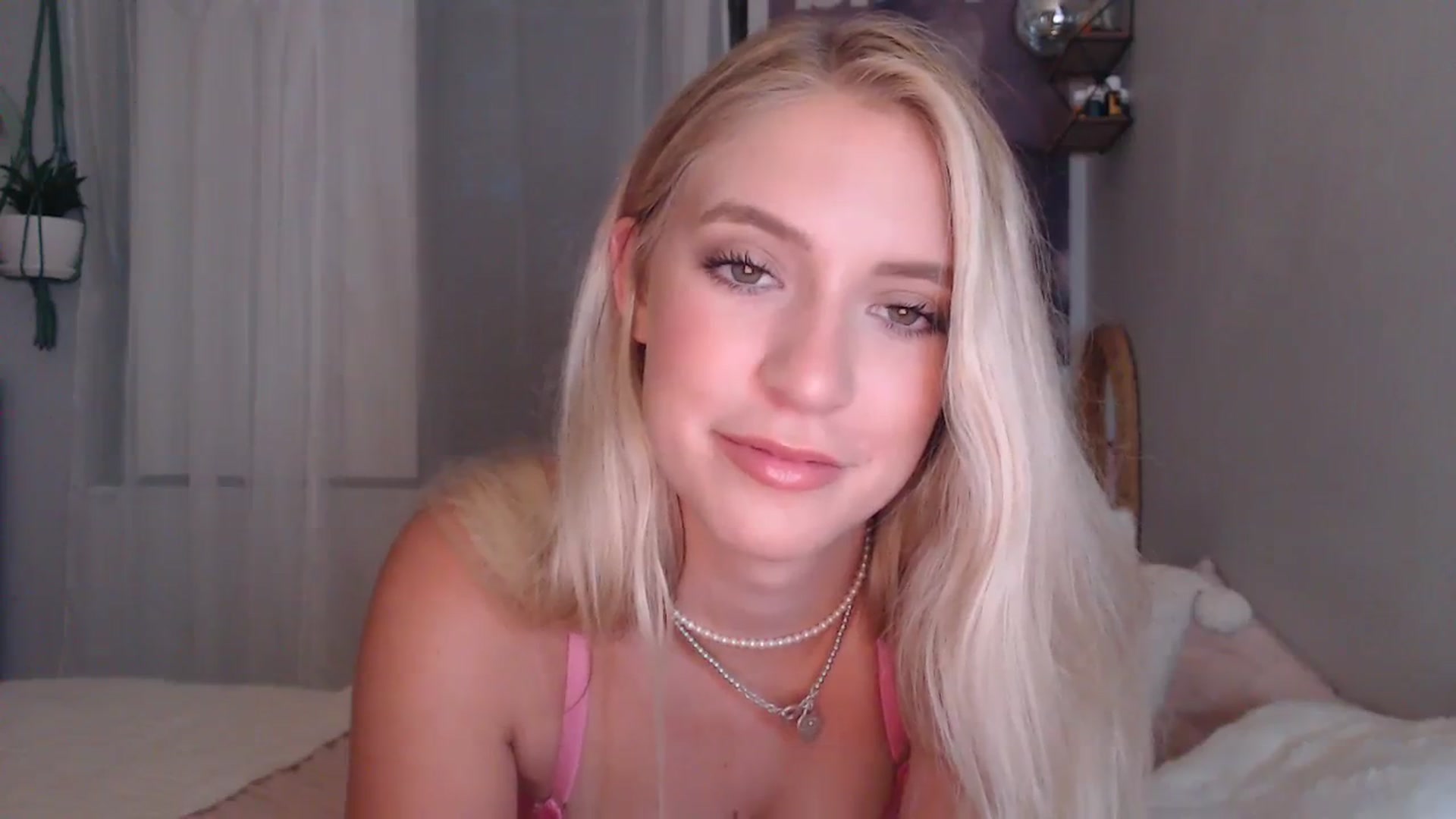 Gallery image thumbnail from Em_babyxx's myfreecams stream on, 08/10/2023, 04:50 image 5 of 20