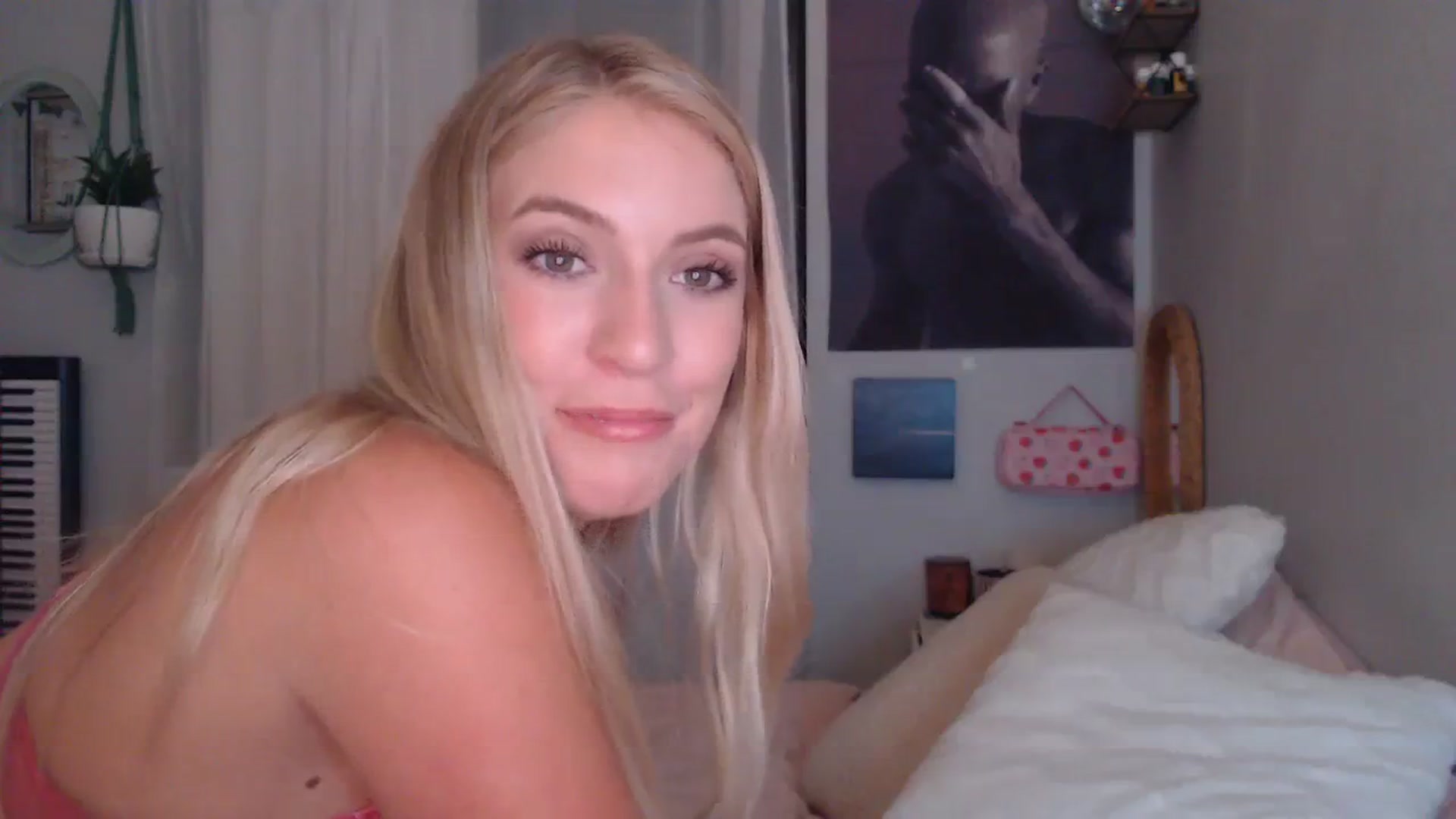 Gallery image thumbnail from Em_babyxx's myfreecams stream on, 08/10/2023, 06:25 image 6 of 20