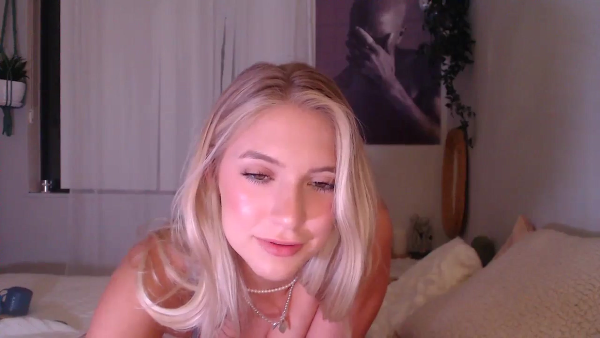 Gallery image thumbnail from Em_babyxx's myfreecams stream on, 08/30/2023, 04:55 image 15 of 20