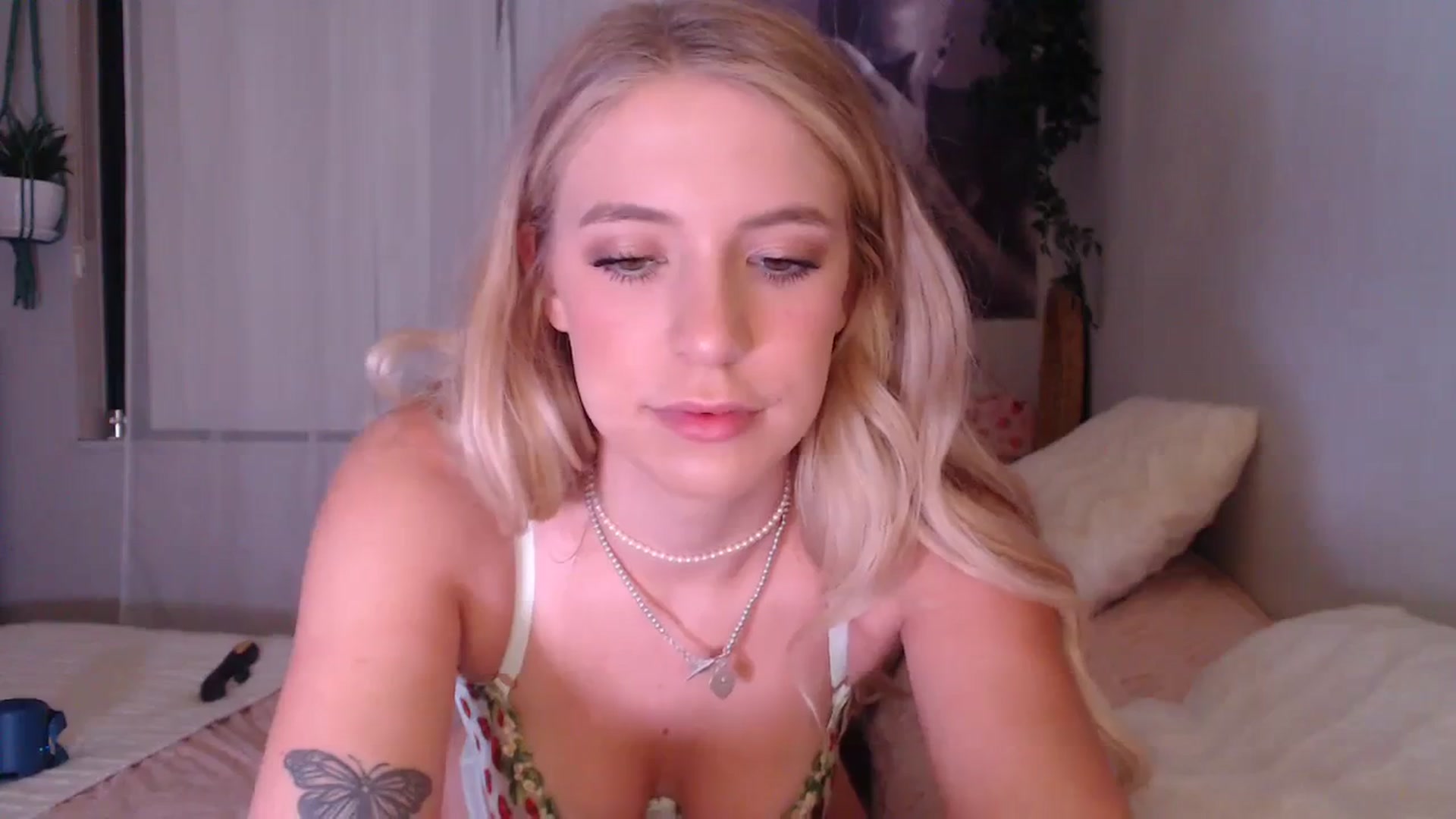 Gallery image thumbnail from Em_babyxx's myfreecams stream on, 09/11/2023, 04:48 image 11 of 20