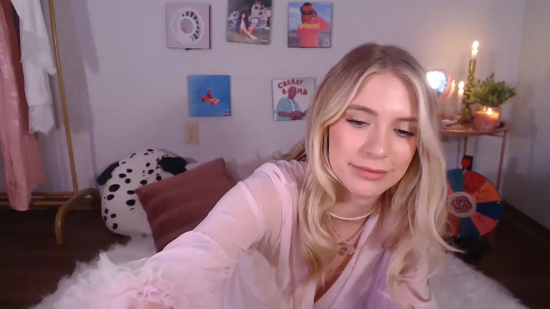Gallery image thumbnail from Em_babyxx's myfreecams stream on, 11/14/2023, 07:15 image 13 of 20
