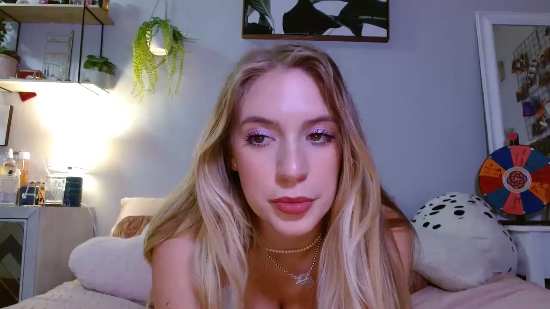 Gallery image thumbnail from Em_babyxx's myfreecams stream on, 09/11/2024, 05:56 image 17 of 20
