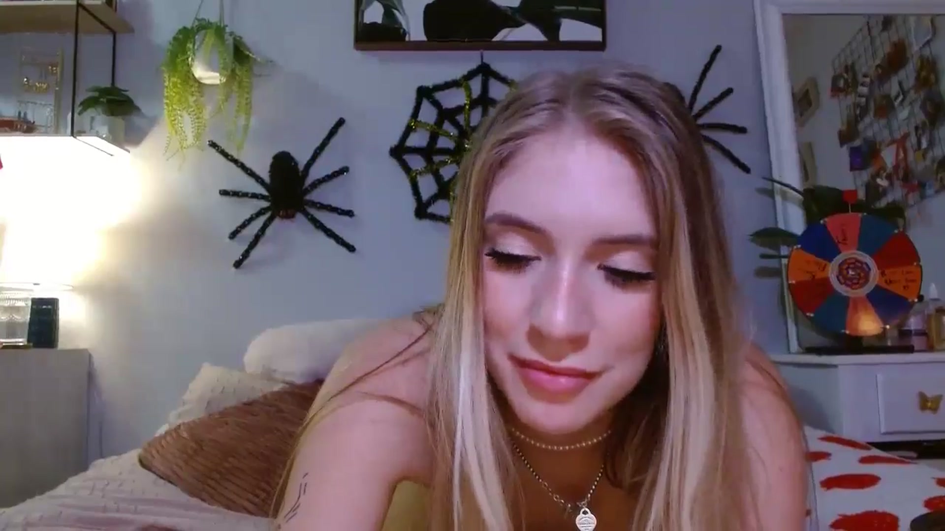 Gallery image thumbnail from Em_babyxx's myfreecams stream on, 10/31/2024, 06:31 image 19 of 20