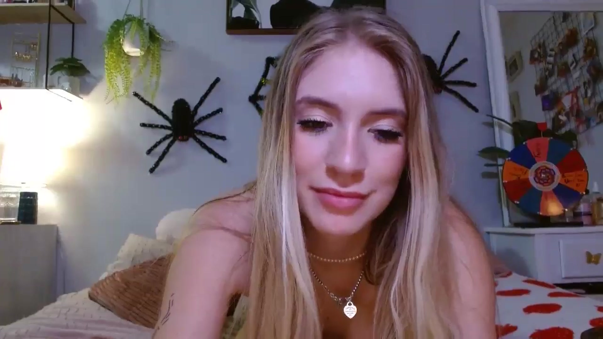 Gallery image thumbnail from Em_babyxx's myfreecams stream on, 10/31/2024, 06:31 image 18 of 20