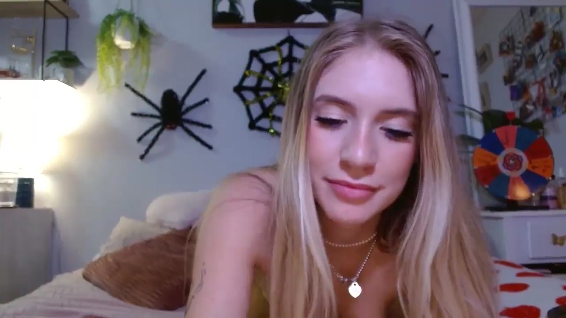 Gallery image thumbnail from Em_babyxx's myfreecams stream on, 10/31/2024, 06:31 image 14 of 20