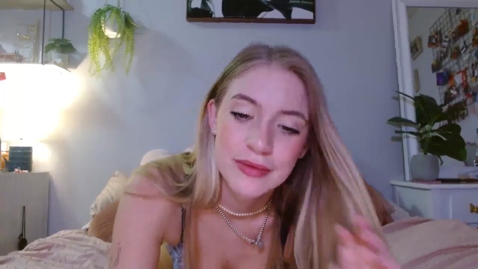 Gallery image thumbnail from Em_babyxx's myfreecams stream on, 11/06/2024, 08:23 image 14 of 20