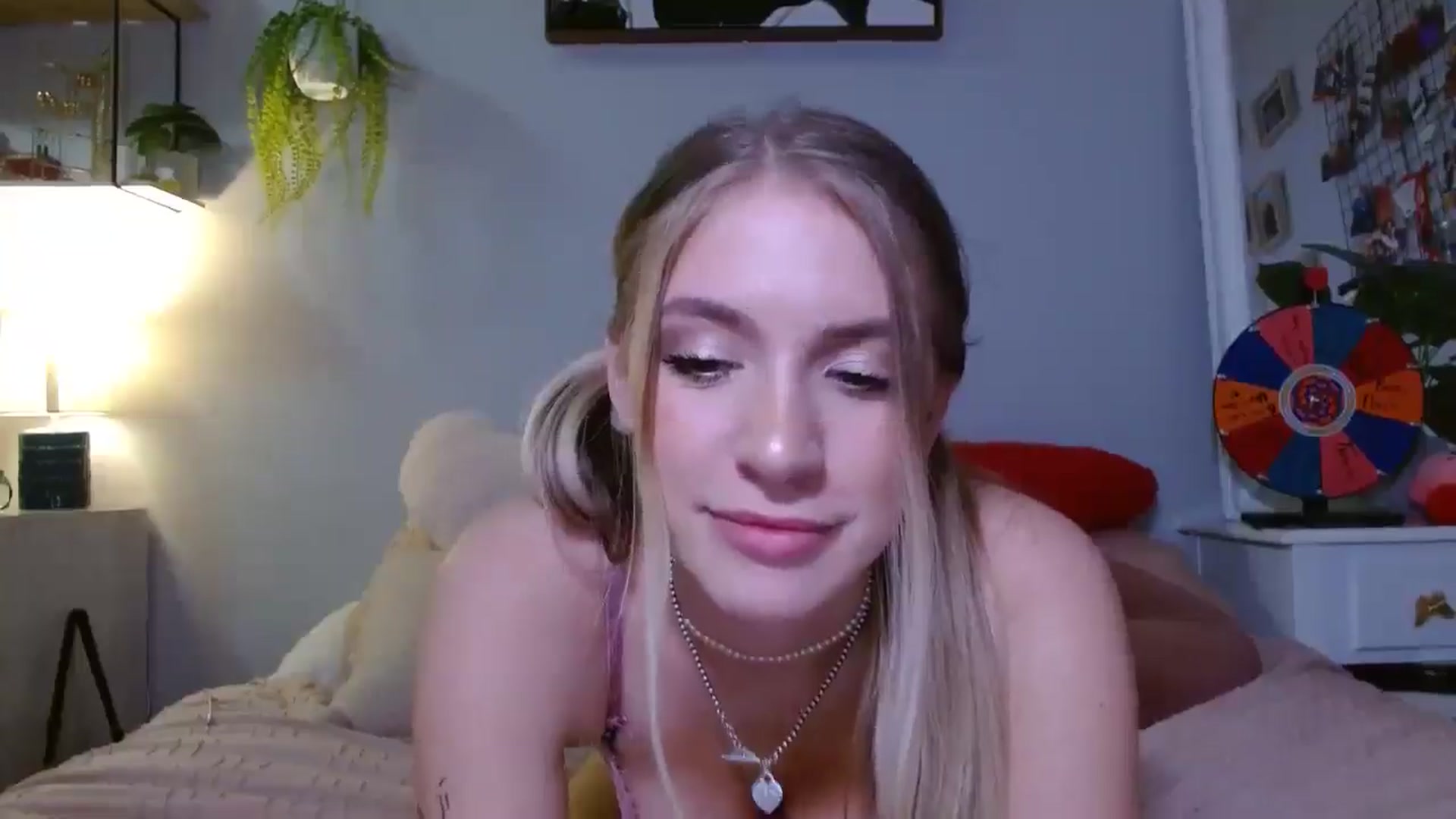 Gallery image thumbnail from Em_babyxx's myfreecams stream on, 01/08/2025, 07:49 image 15 of 20