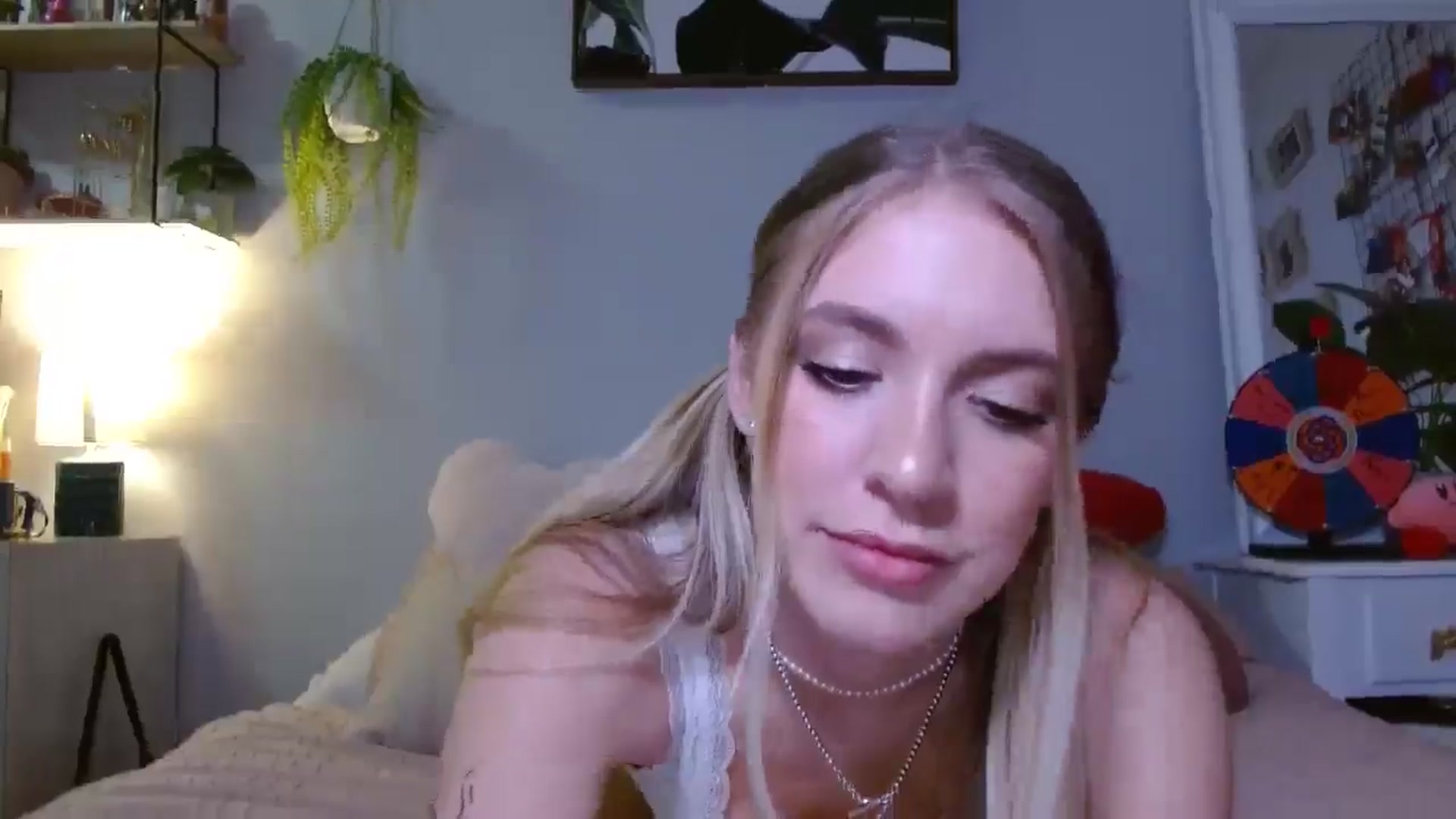 Gallery image thumbnail from Em_babyxx's myfreecams stream on, 01/08/2025, 07:49 image 2 of 20