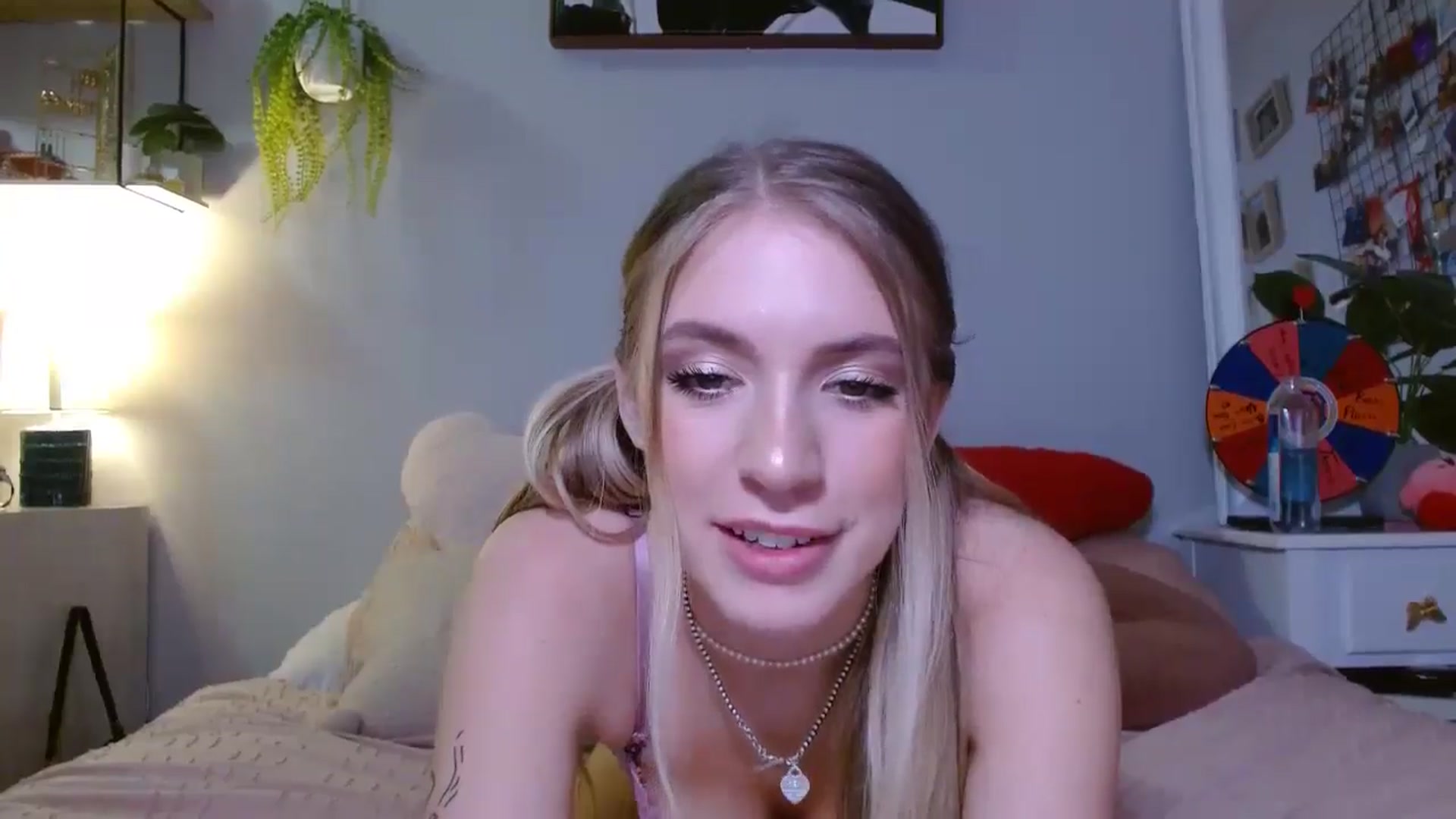 Gallery image thumbnail from Em_babyxx's myfreecams stream on, 01/08/2025, 07:49 image 20 of 20