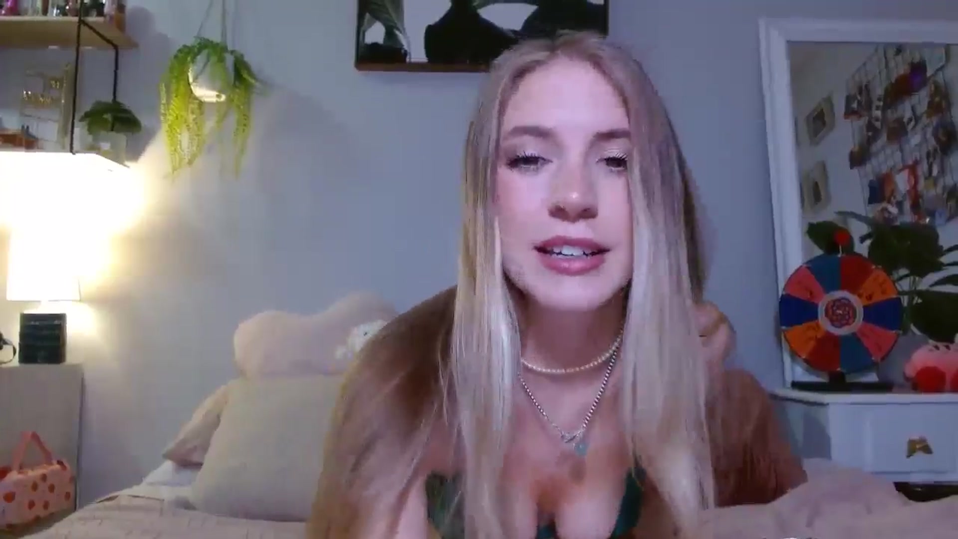 Gallery image thumbnail from Em_babyxx's myfreecams stream on, 01/11/2025, 08:39 image 14 of 20