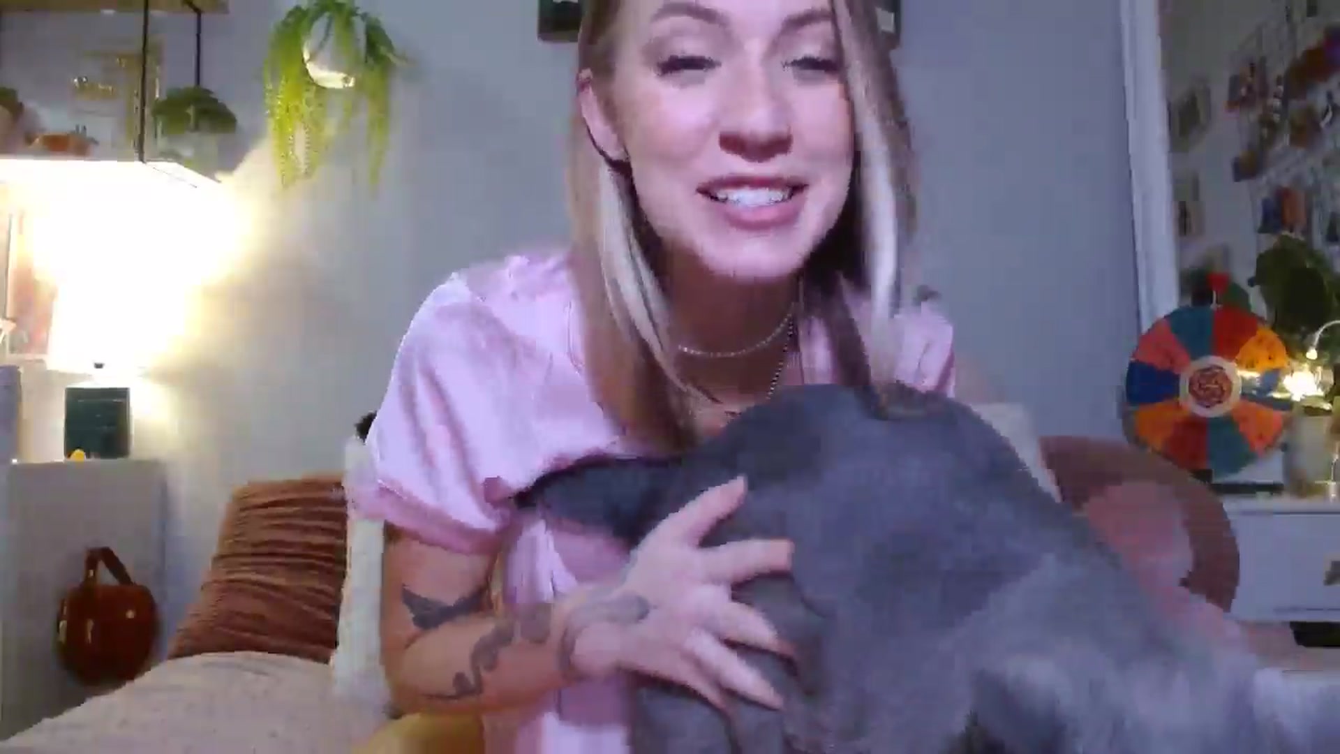 Gallery image thumbnail from Em_babyxx's myfreecams stream on, 01/24/2025, 08:11 image 16 of 20