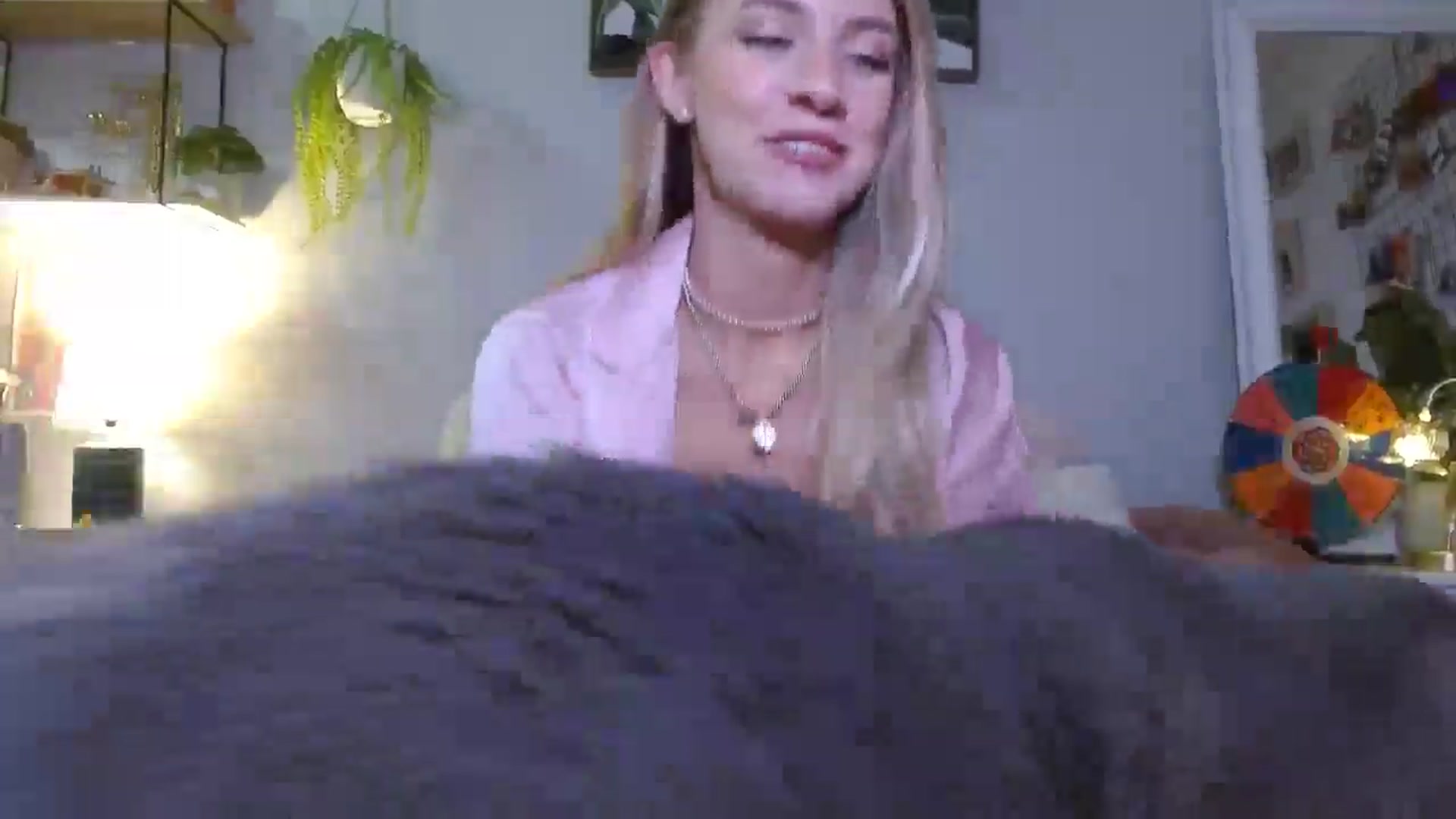 Gallery image thumbnail from Em_babyxx's myfreecams stream on, 01/24/2025, 08:11 image 10 of 20