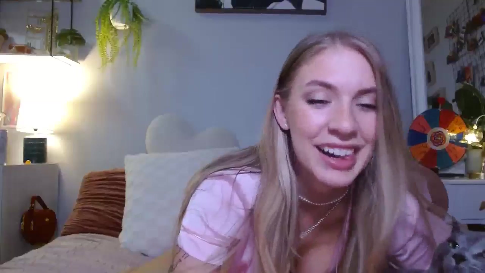 Gallery image thumbnail from Em_babyxx's myfreecams stream on, 01/24/2025, 08:11 image 17 of 20