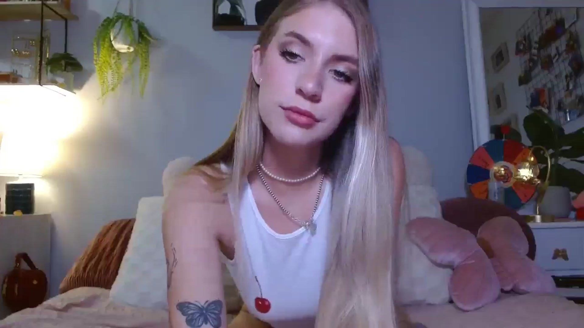Gallery image thumbnail from Em_babyxx's myfreecams stream on, 01/25/2025, 07:37 image 3 of 20