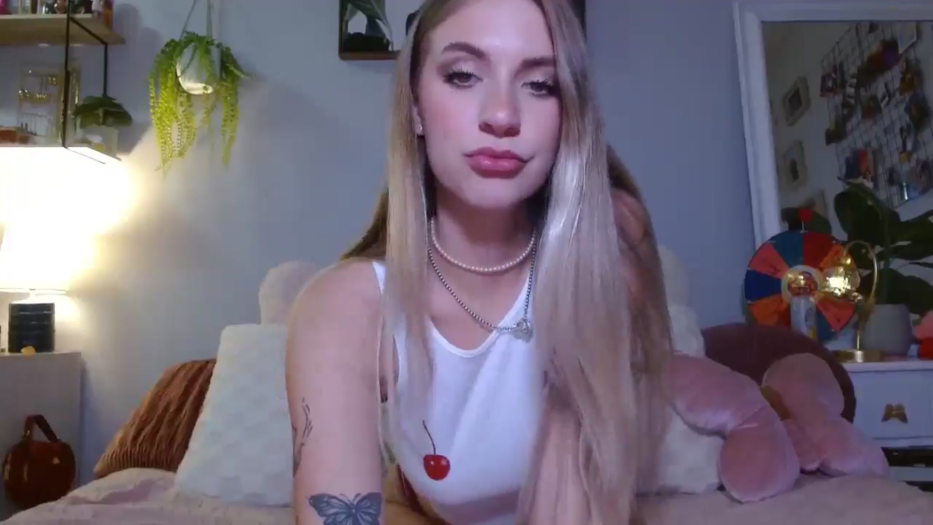 Gallery image thumbnail from Em_babyxx's myfreecams stream on, 01/25/2025, 07:37 image 5 of 20