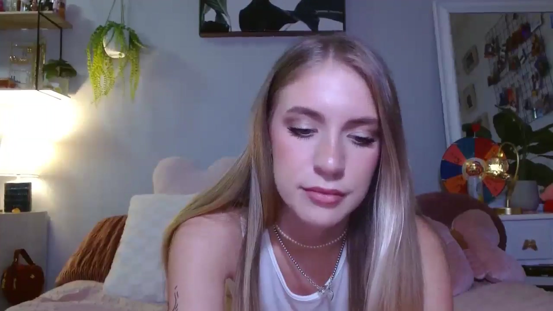 Gallery image thumbnail from Em_babyxx's myfreecams stream on, 01/25/2025, 07:37 image 6 of 20
