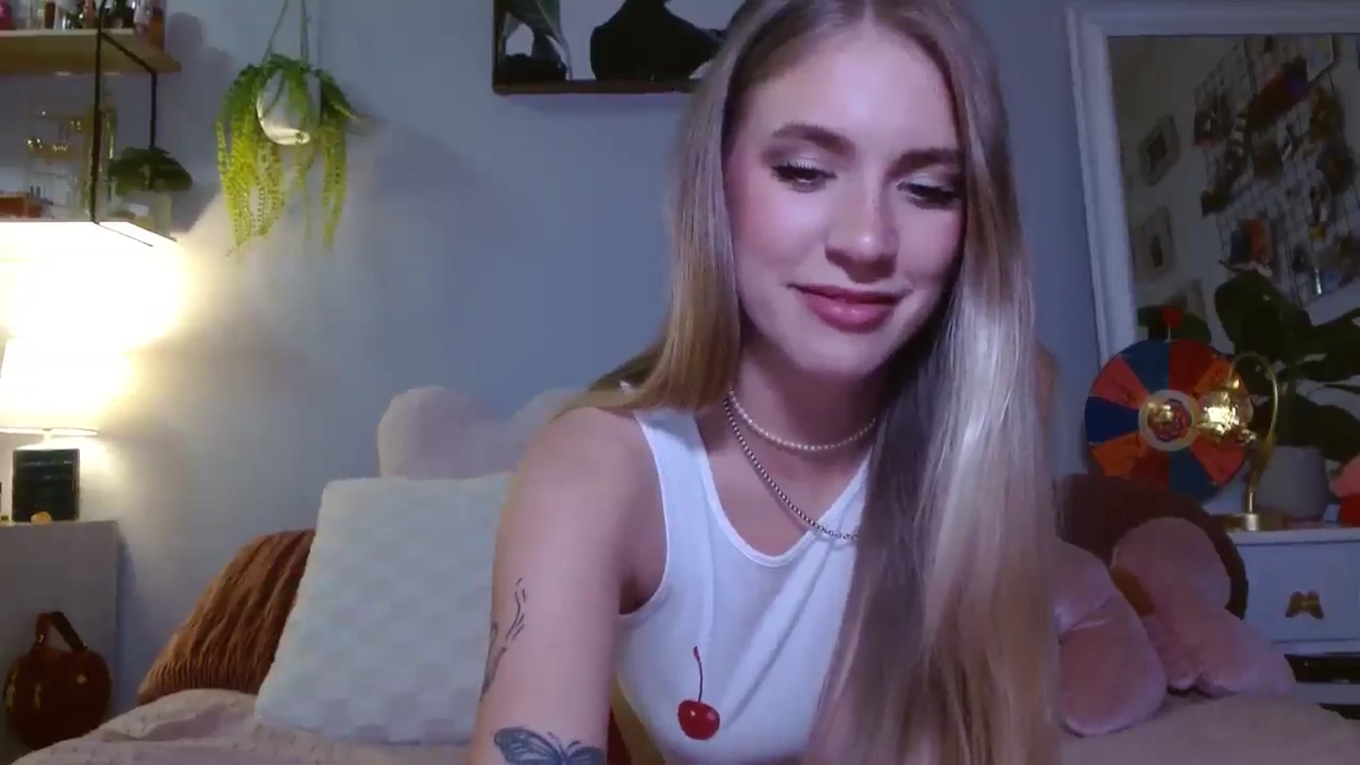 Gallery image thumbnail from Em_babyxx's myfreecams stream on, 01/25/2025, 07:37 image 7 of 20