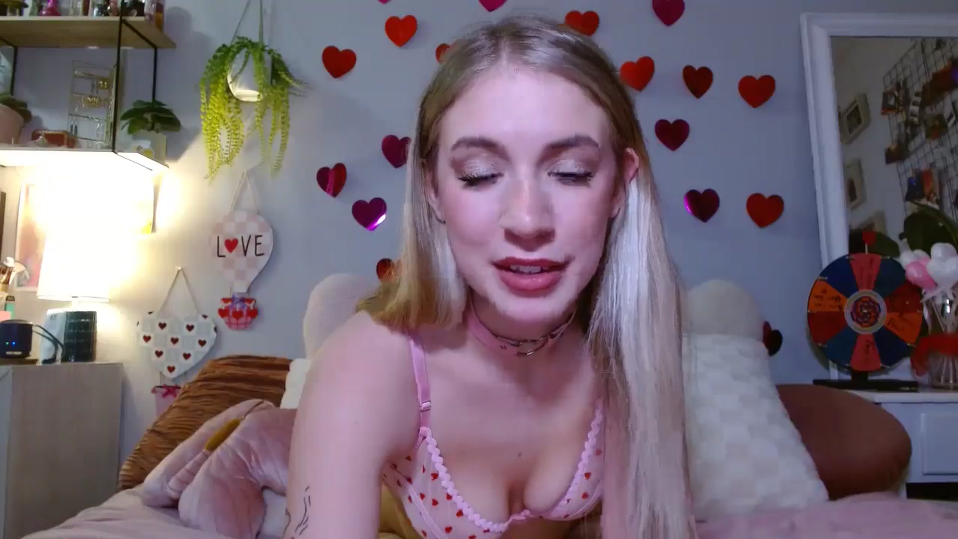 Gallery image thumbnail from Em_babyxx's myfreecams stream on, 02/14/2025, 10:52 image 9 of 20