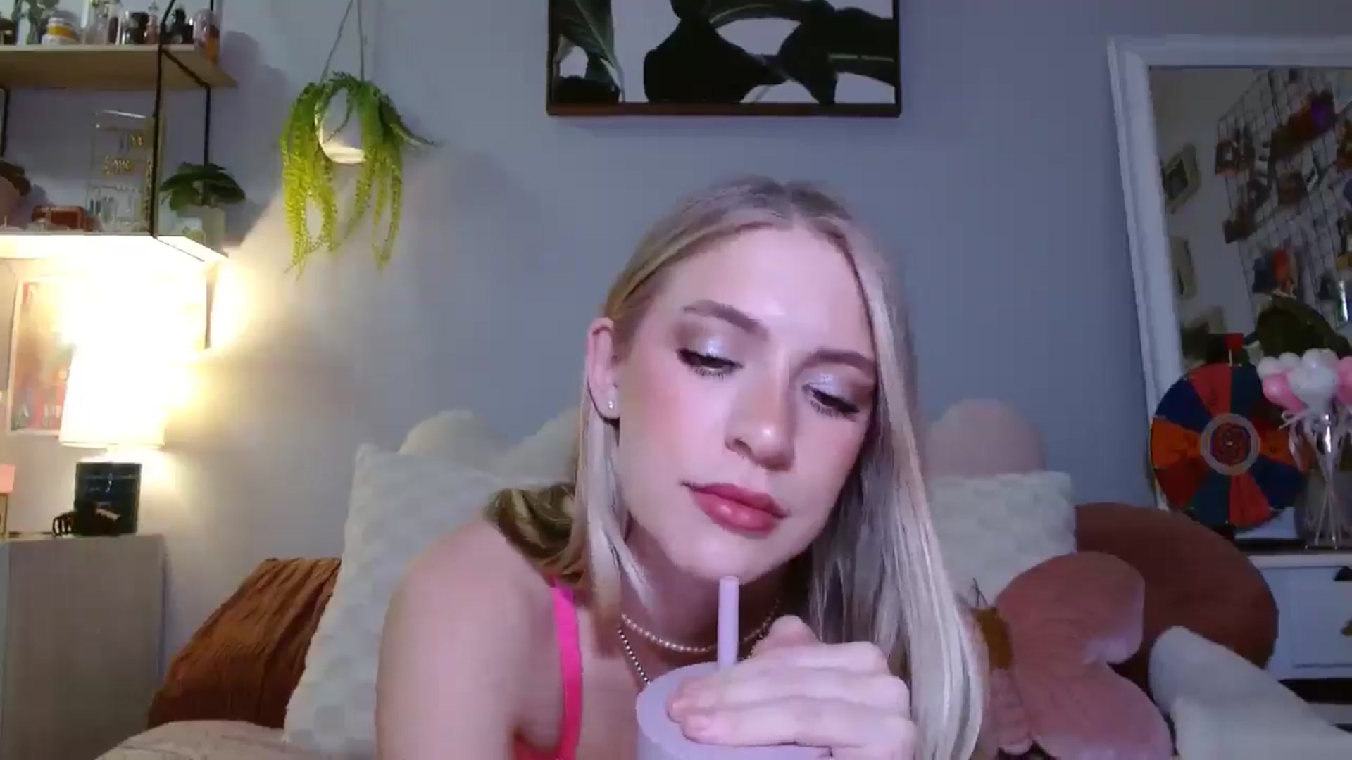 Gallery image thumbnail from Em_babyxx's myfreecams stream on, 03/03/2025, 08:45 image 13 of 20