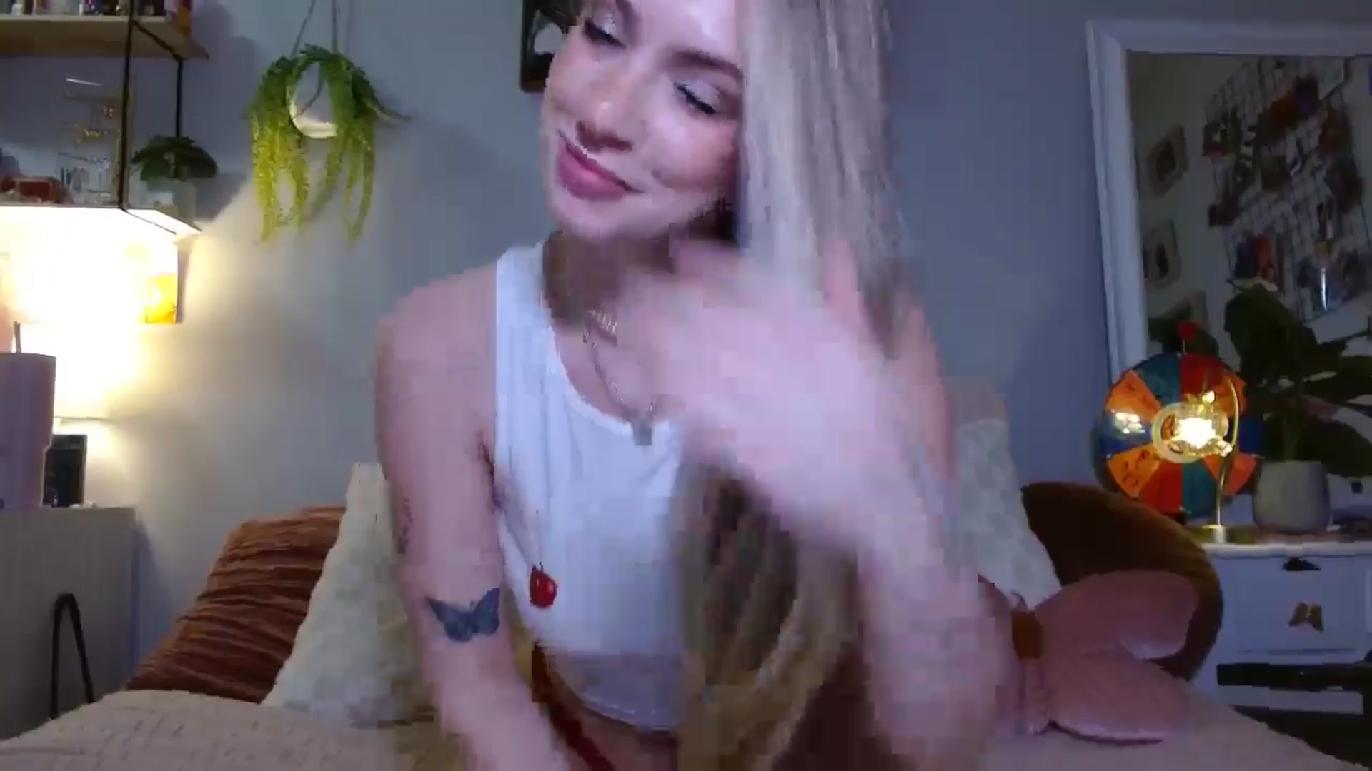 Gallery image thumbnail from Em_babyxx's myfreecams stream on, 03/08/2025, 09:15 image 3 of 20