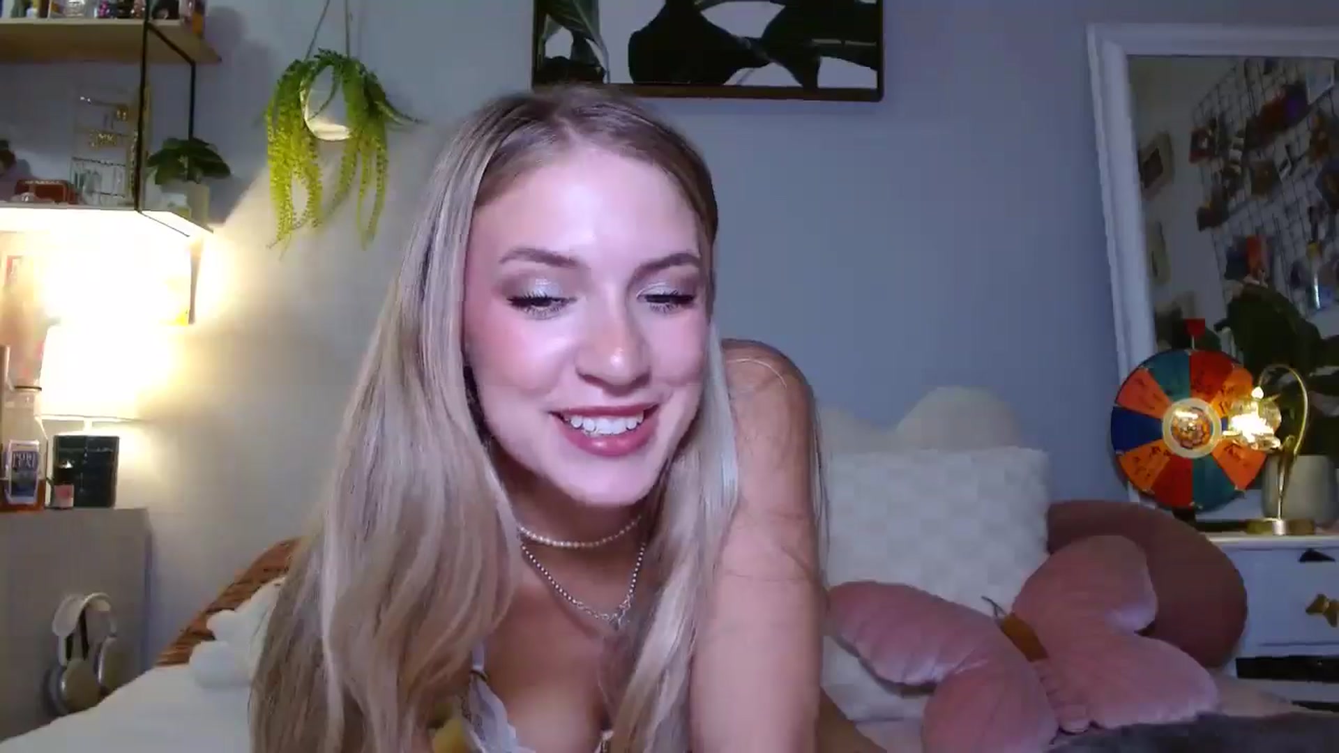 Gallery image thumbnail from Em_babyxx's myfreecams stream on, 03/09/2025, 09:37 image 16 of 20