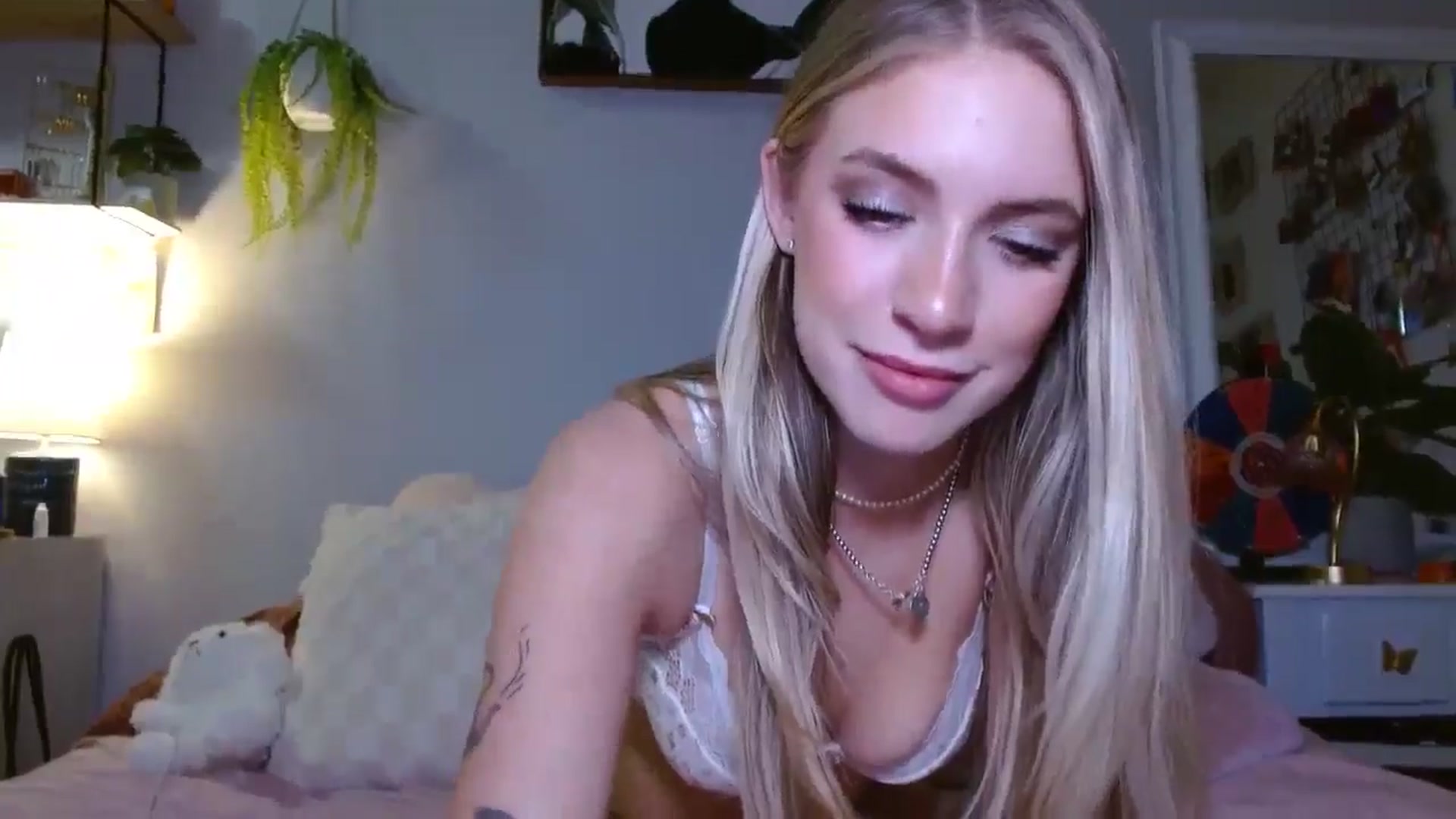 Gallery image thumbnail from Em_babyxx's myfreecams stream on, 03/14/2025, 08:07 image 17 of 20