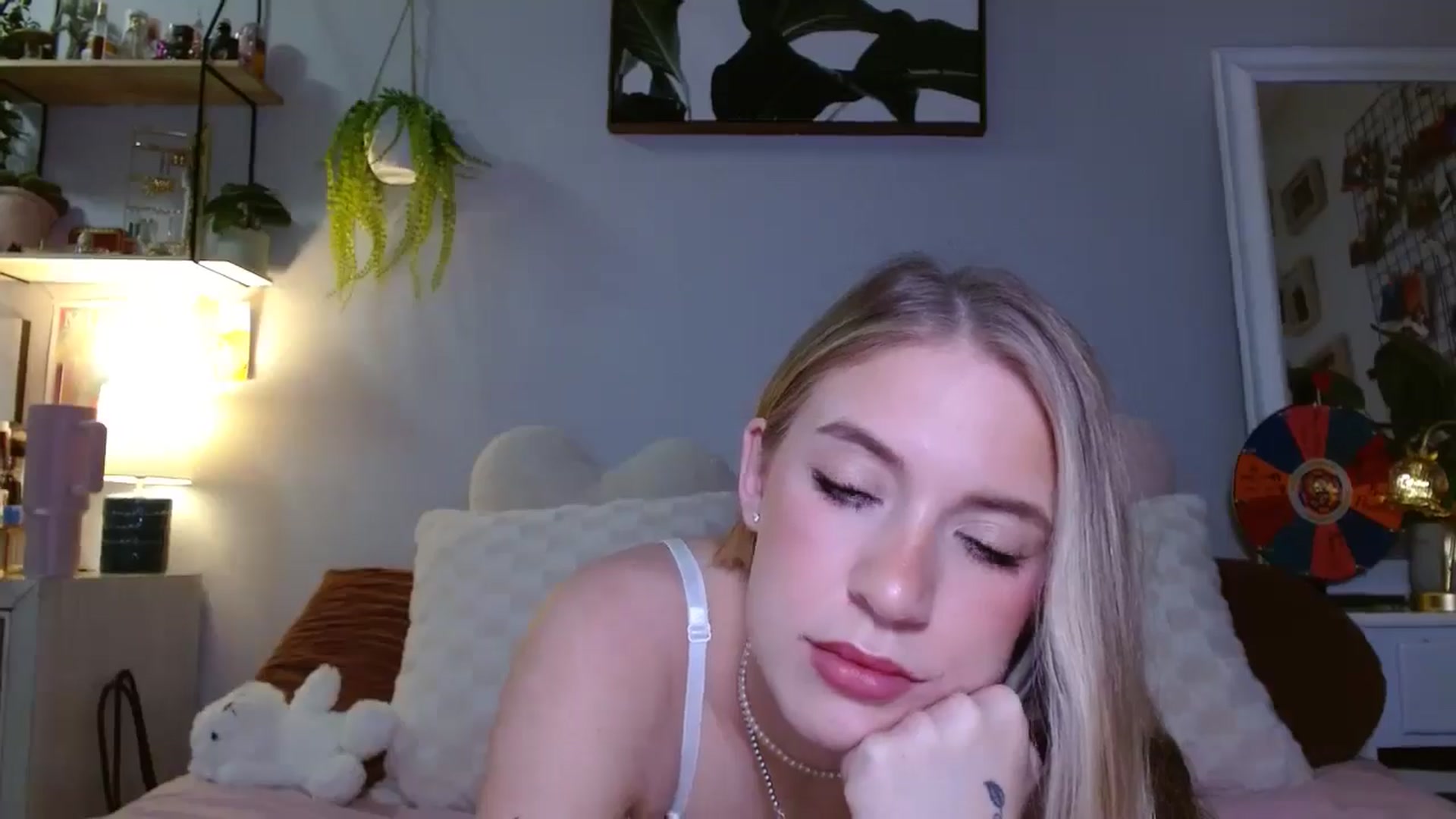 Gallery image thumbnail from Em_babyxx's myfreecams stream on, 03/24/2025, 08:23 image 19 of 20