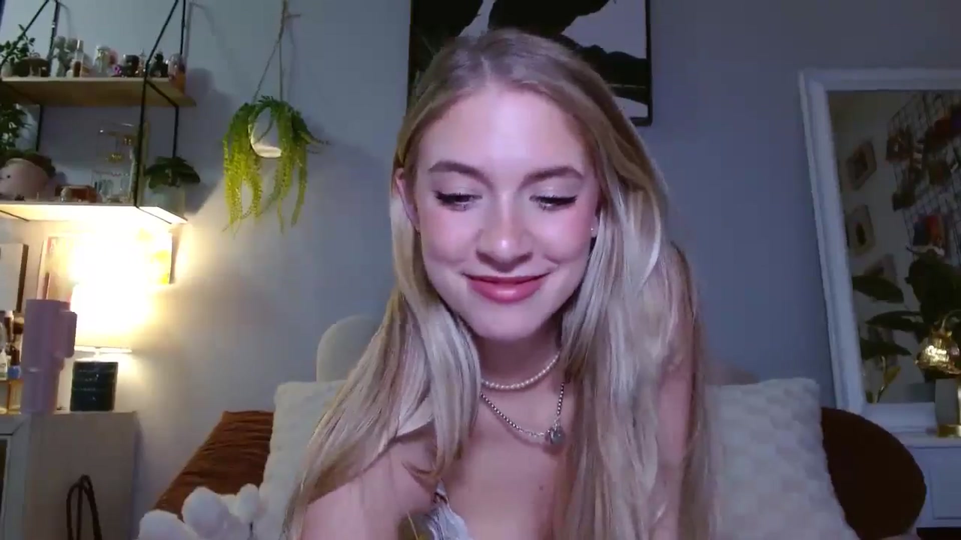Gallery image thumbnail from Em_babyxx's myfreecams stream on, 03/24/2025, 09:04 image 11 of 20