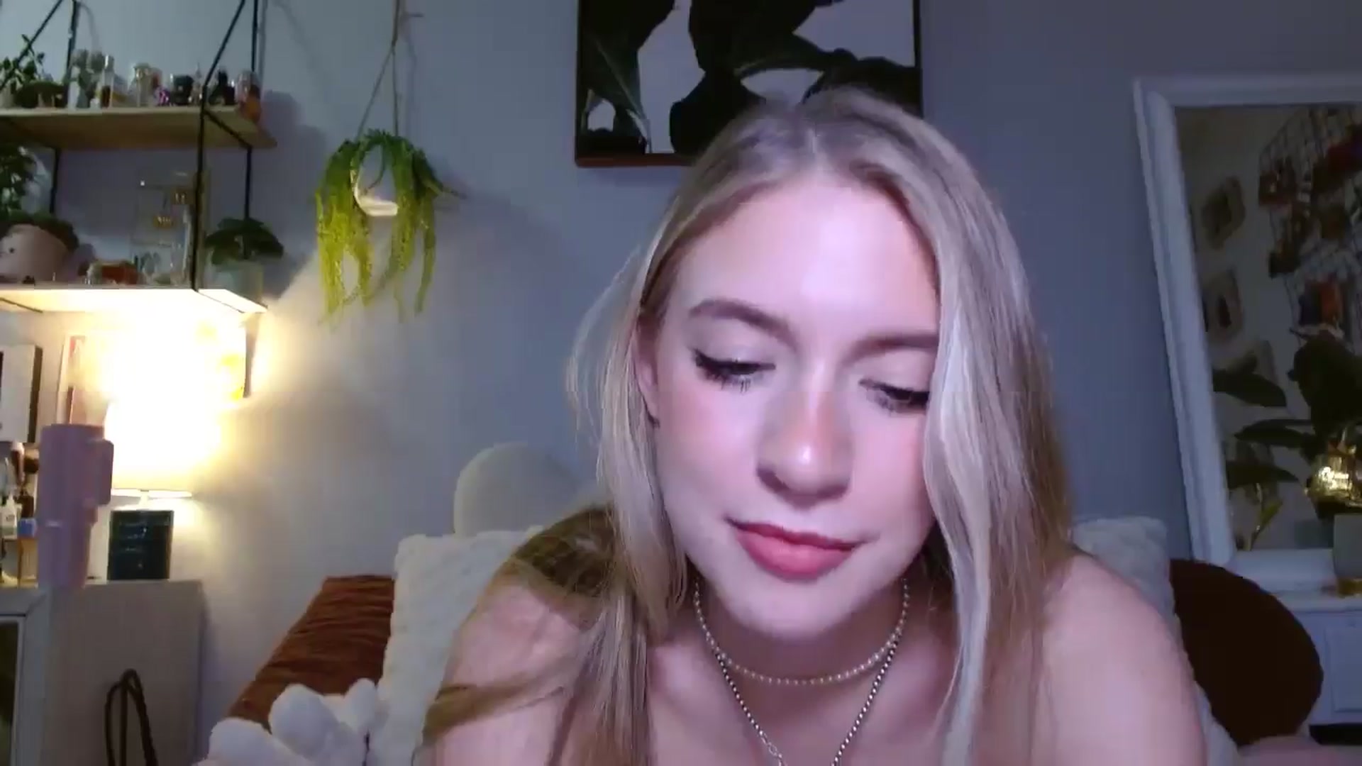 Gallery image thumbnail from Em_babyxx's myfreecams stream on, 03/24/2025, 09:04 image 17 of 20