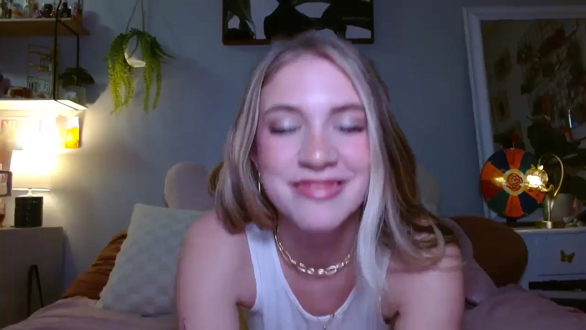 Gallery image thumbnail from Em_babyxx's myfreecams stream on, 03/29/2025, 07:49 image 12 of 20