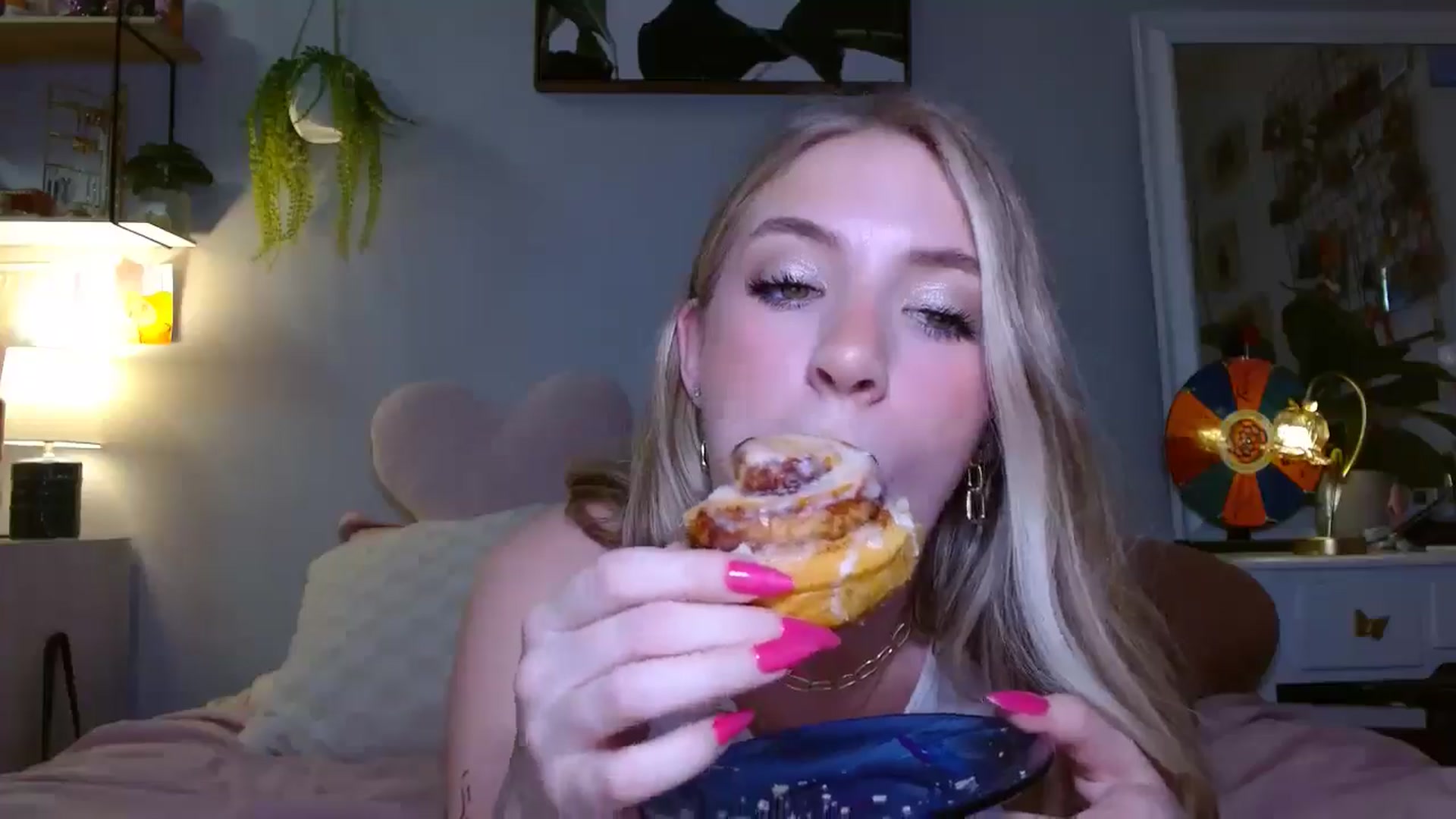 Gallery image thumbnail from Em_babyxx's myfreecams stream on, 03/29/2025, 09:01 image 3 of 20