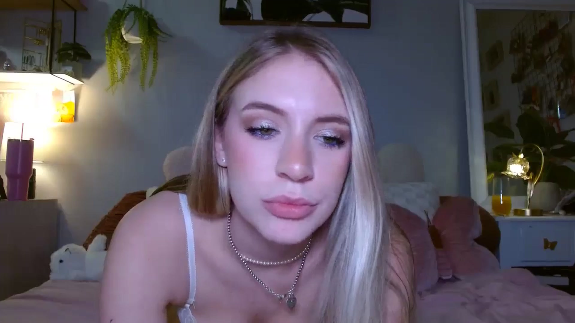 Gallery image thumbnail from Em_babyxx's myfreecams stream on, 04/13/2025, 08:56 image 11 of 20