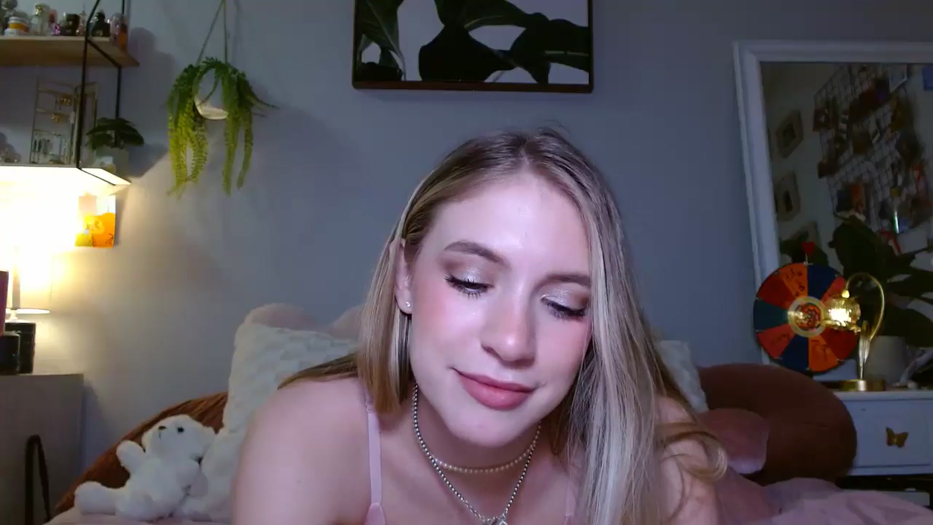Gallery image thumbnail from Em_babyxx's myfreecams stream on, 04/16/2025, 08:52 image 15 of 20