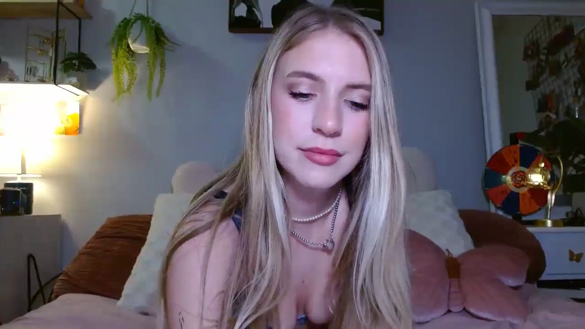 Gallery image thumbnail from Em_babyxx's myfreecams stream on, 04/19/2025, 09:07 image 19 of 20