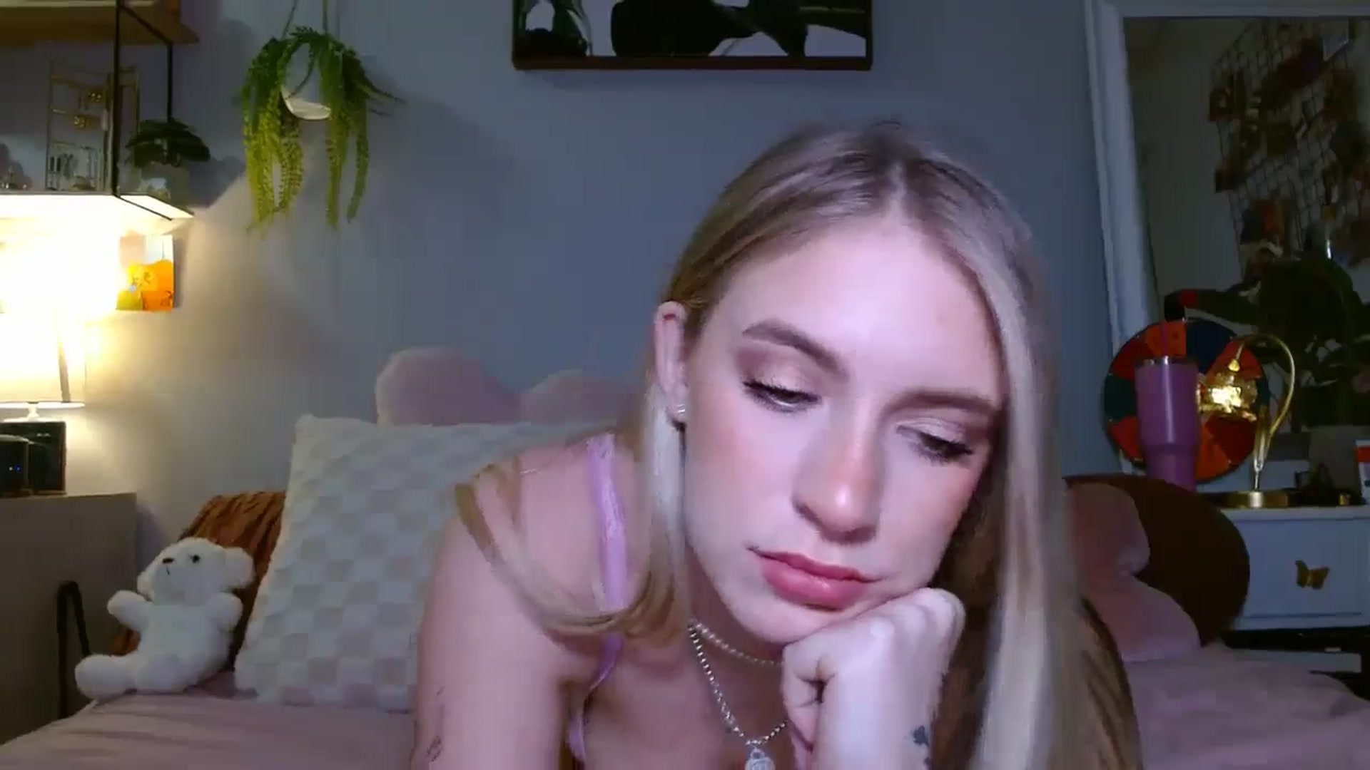Gallery image thumbnail from Em_babyxx's myfreecams stream on, 04/20/2025, 08:20 image 4 of 20