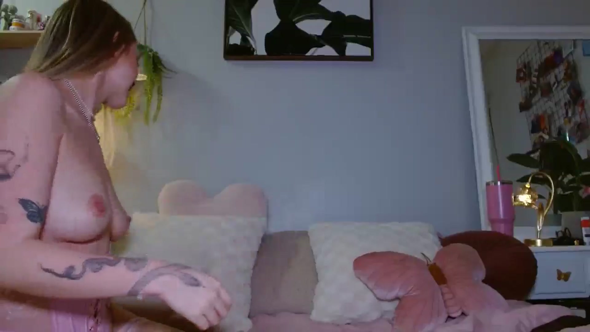 Gallery image thumbnail from Em_babyxx's myfreecams stream on, 04/20/2025, 09:03 image 6 of 20