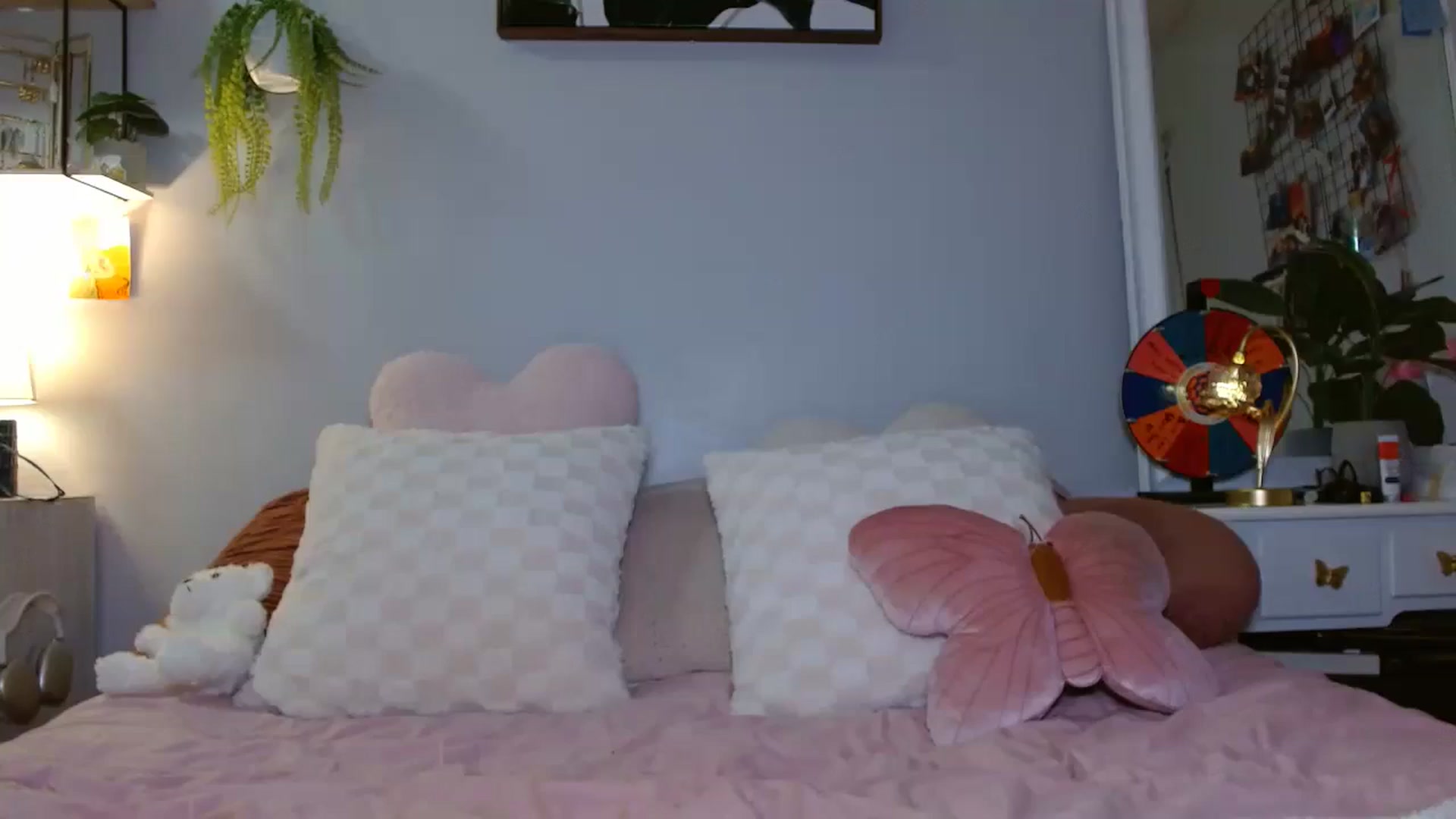 Gallery image thumbnail from Em_babyxx's myfreecams stream on, 04/22/2025, 08:53 image 4 of 20