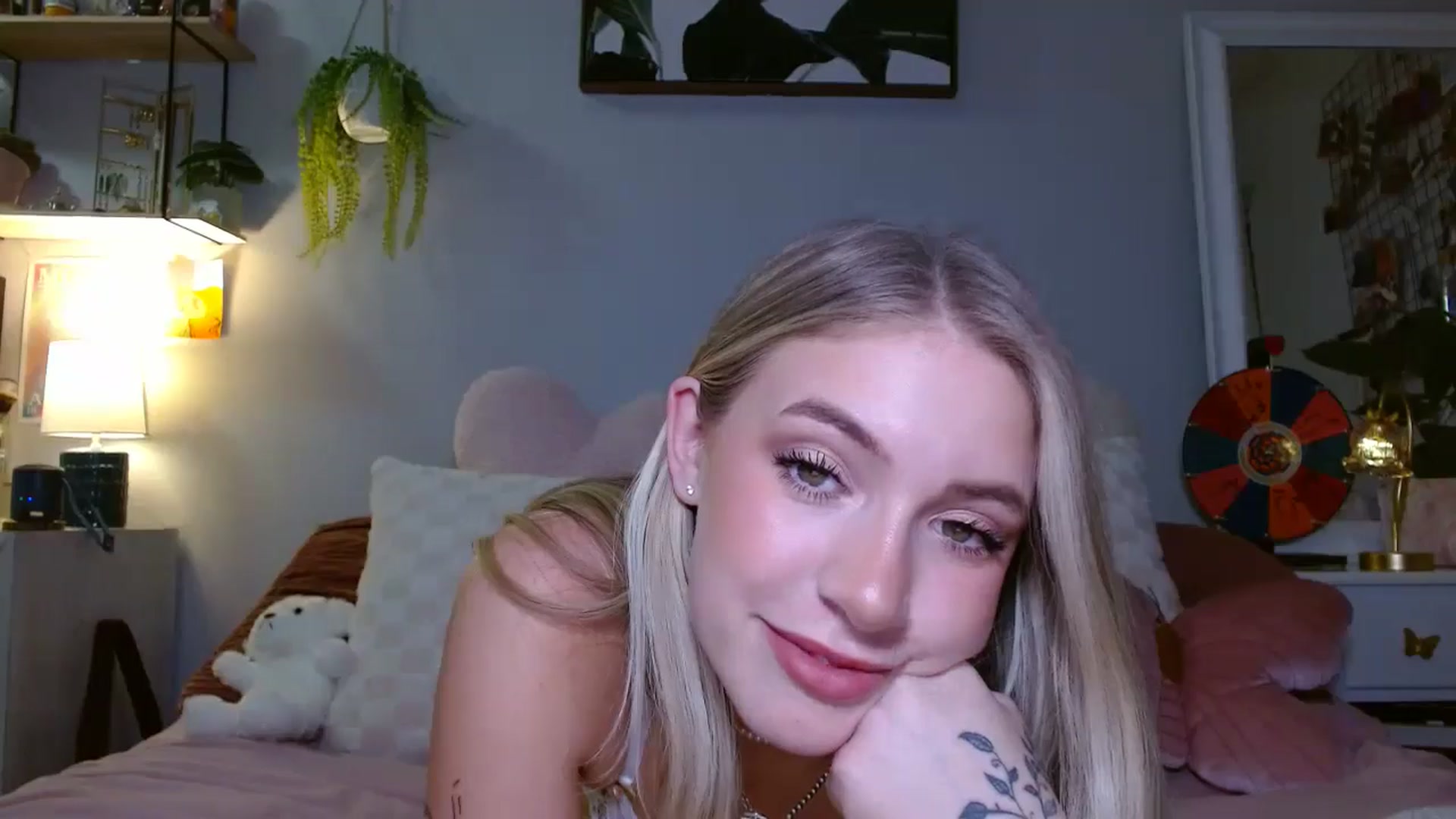 Gallery image thumbnail from Em_babyxx's myfreecams stream on, 04/24/2025, 07:18 image 19 of 20