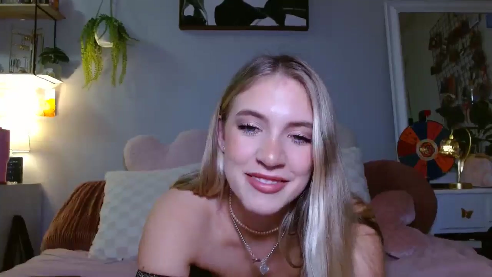 Gallery image thumbnail from Em_babyxx's myfreecams stream on, 04/25/2025, 08:14 image 12 of 20
